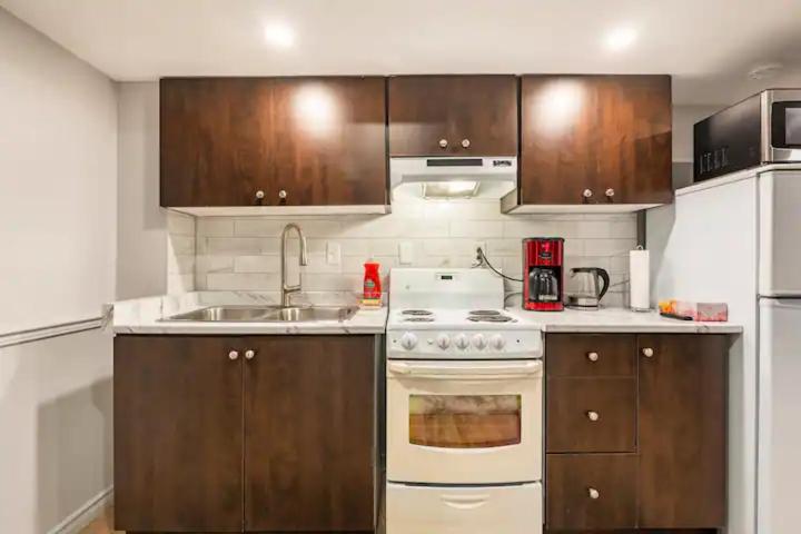 Modern, basement apartment, close to airport