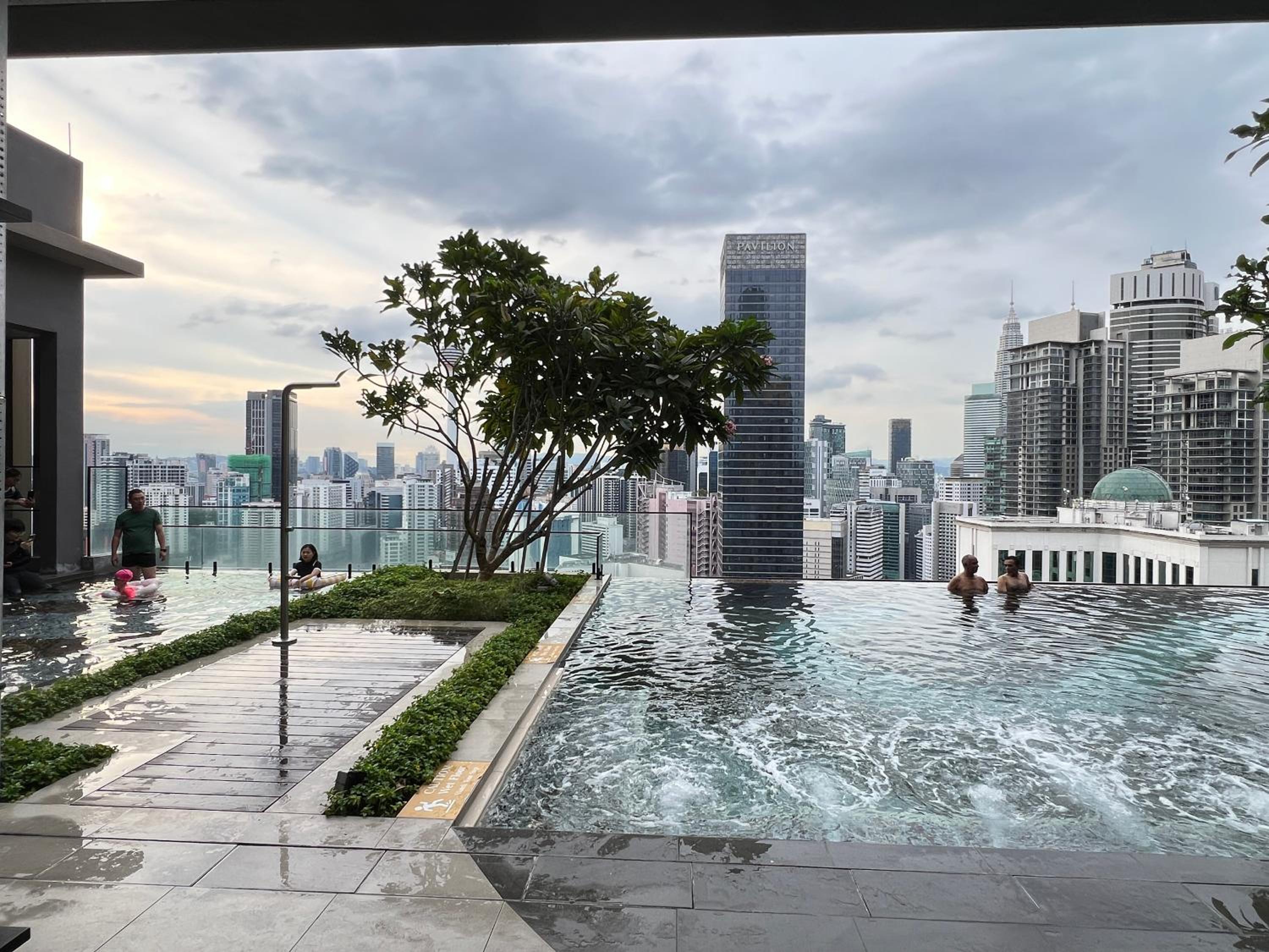 Axon suites Bukit bintang Rooftop Swimming pool