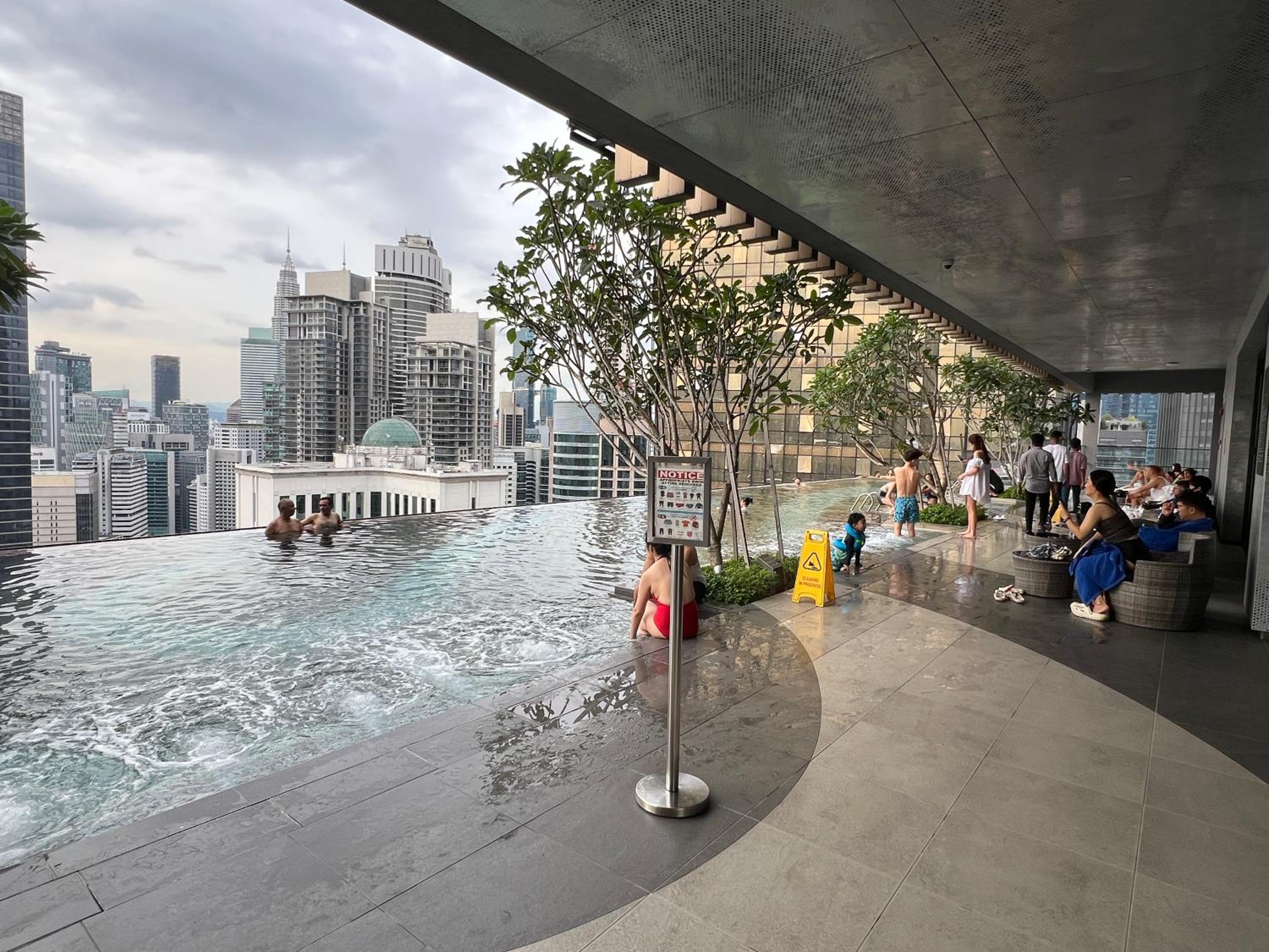 Axon suites Bukit bintang Rooftop Swimming pool