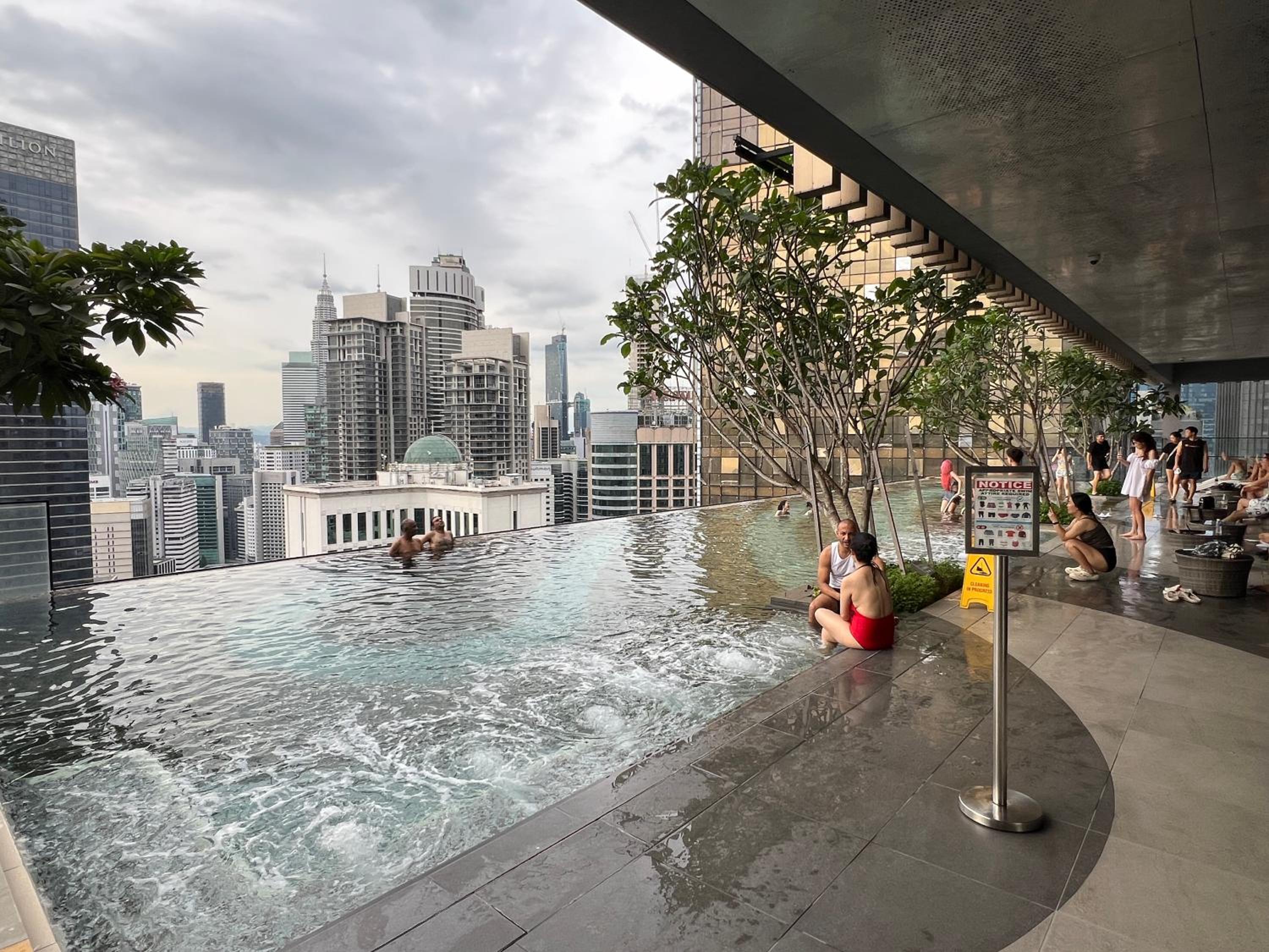 Axon suites Bukit bintang Rooftop Swimming pool