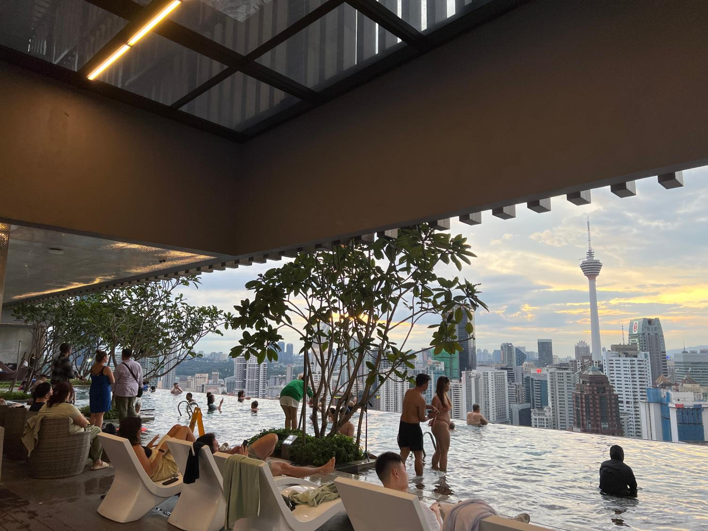 Axon suites Bukit bintang Rooftop Swimming pool