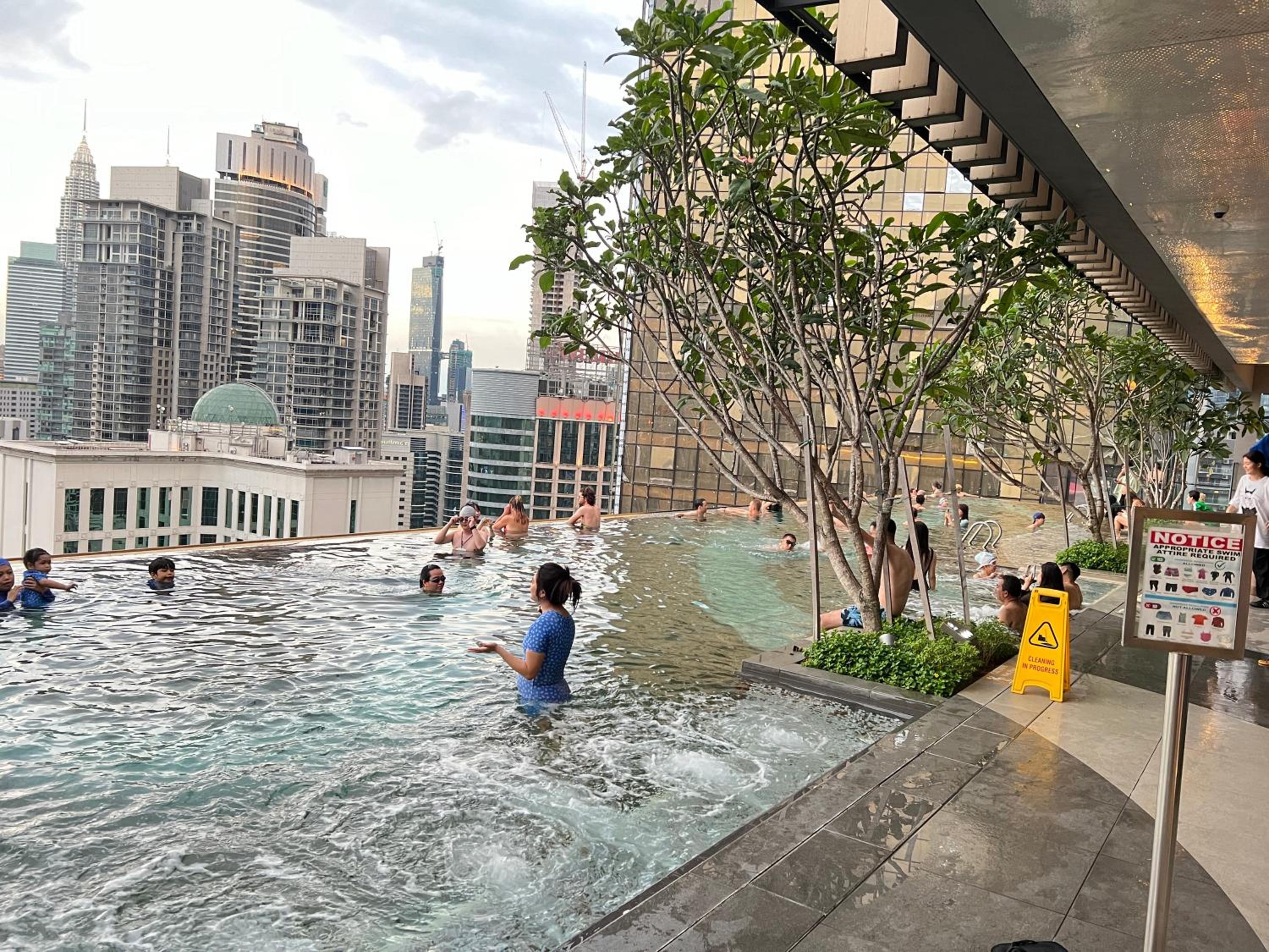 Axon suites Bukit bintang Rooftop Swimming pool