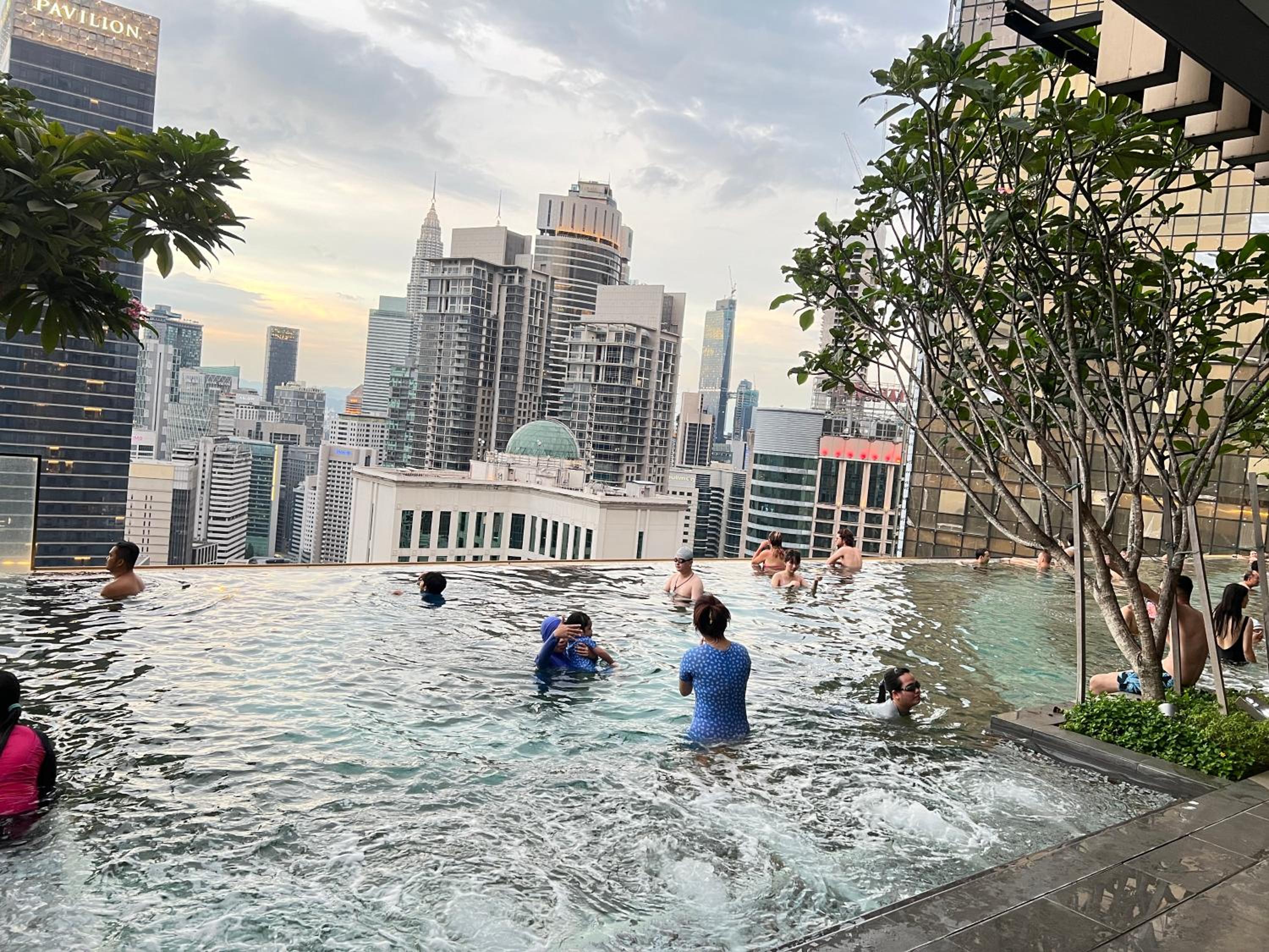 Axon suites Bukit bintang Rooftop Swimming pool