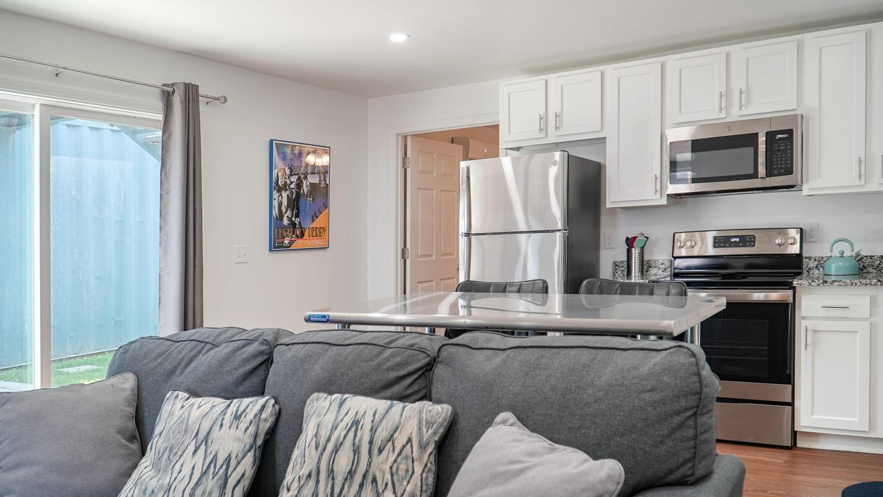 Unique Shipping Container Retreat: Six 1BR Units view 3