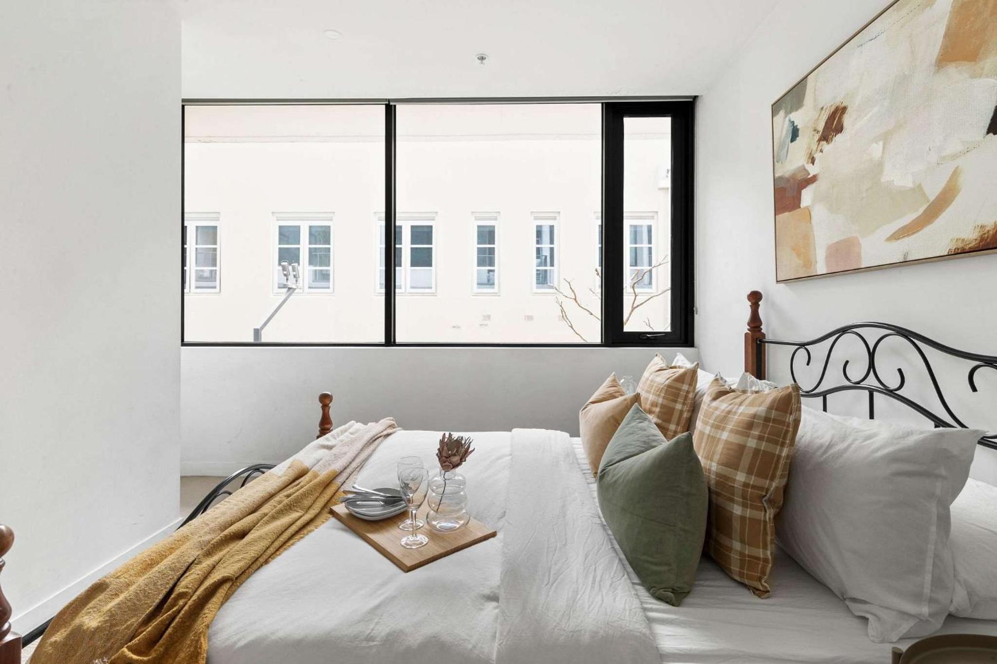 A Stylish & Comfy 2BR Apt Near Southern Cross
