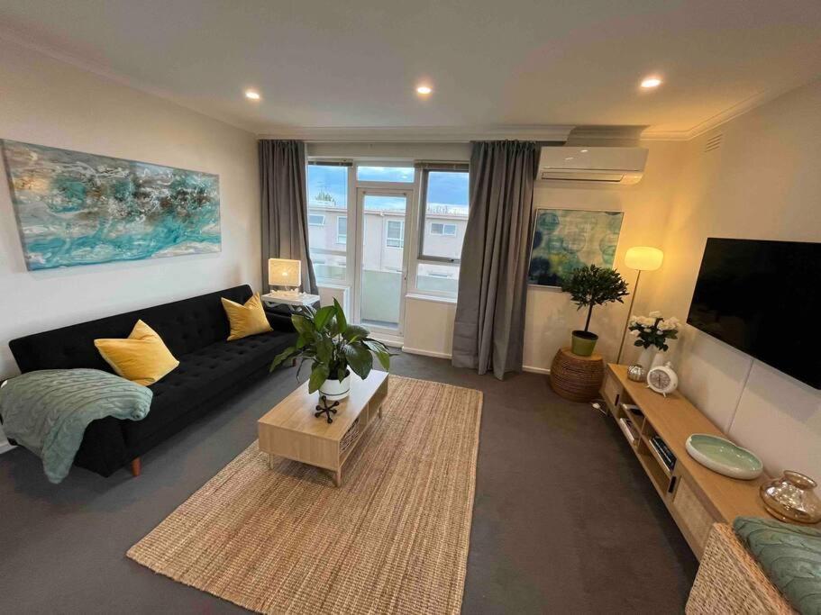 Penthouse in Sandringham with panoramic bay views