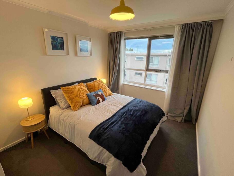 Penthouse in Sandringham with panoramic bay views