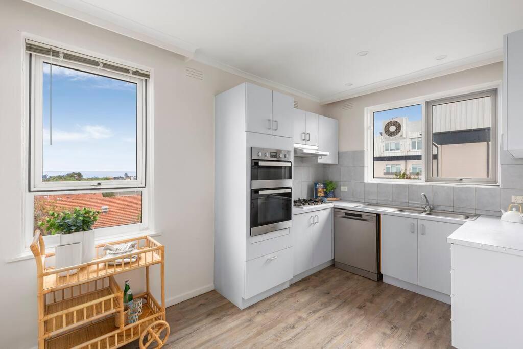 Penthouse in Sandringham with panoramic bay views