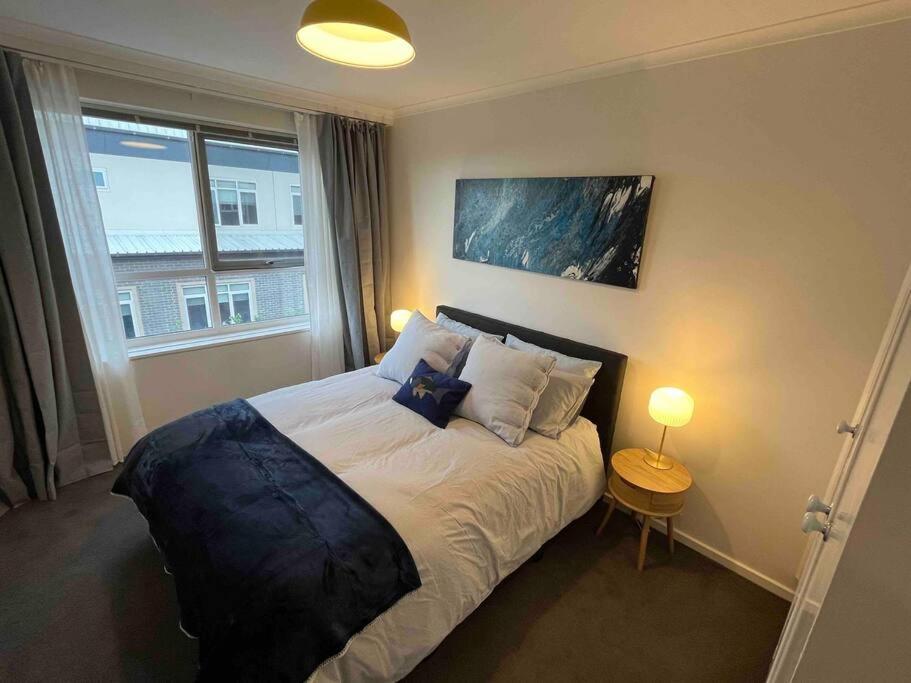 Penthouse in Sandringham with panoramic bay views
