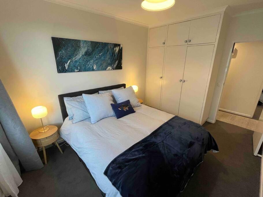 Penthouse in Sandringham with panoramic bay views