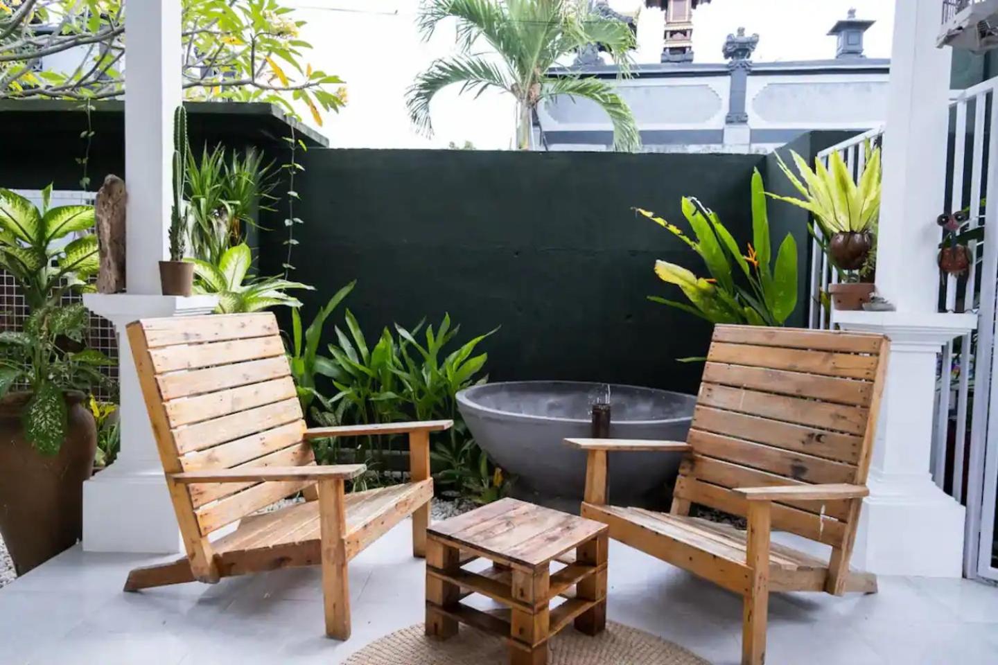Old Style Surf Apartment with Private Kitchen and Shared Pool Canggu