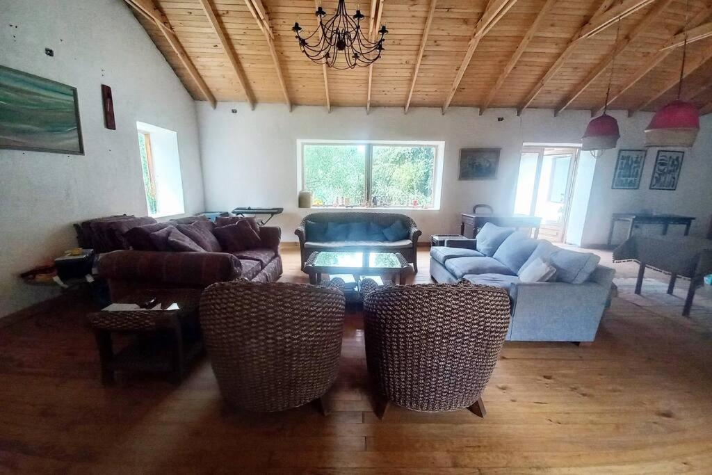Spacious and comfy country house for friends