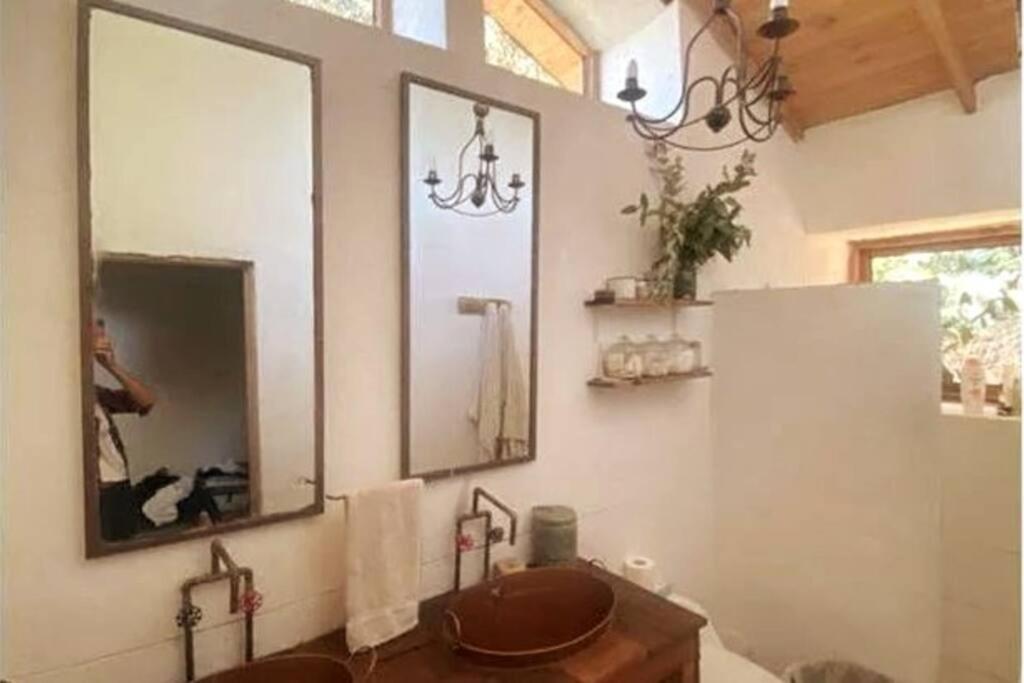 Spacious and comfy country house for friends