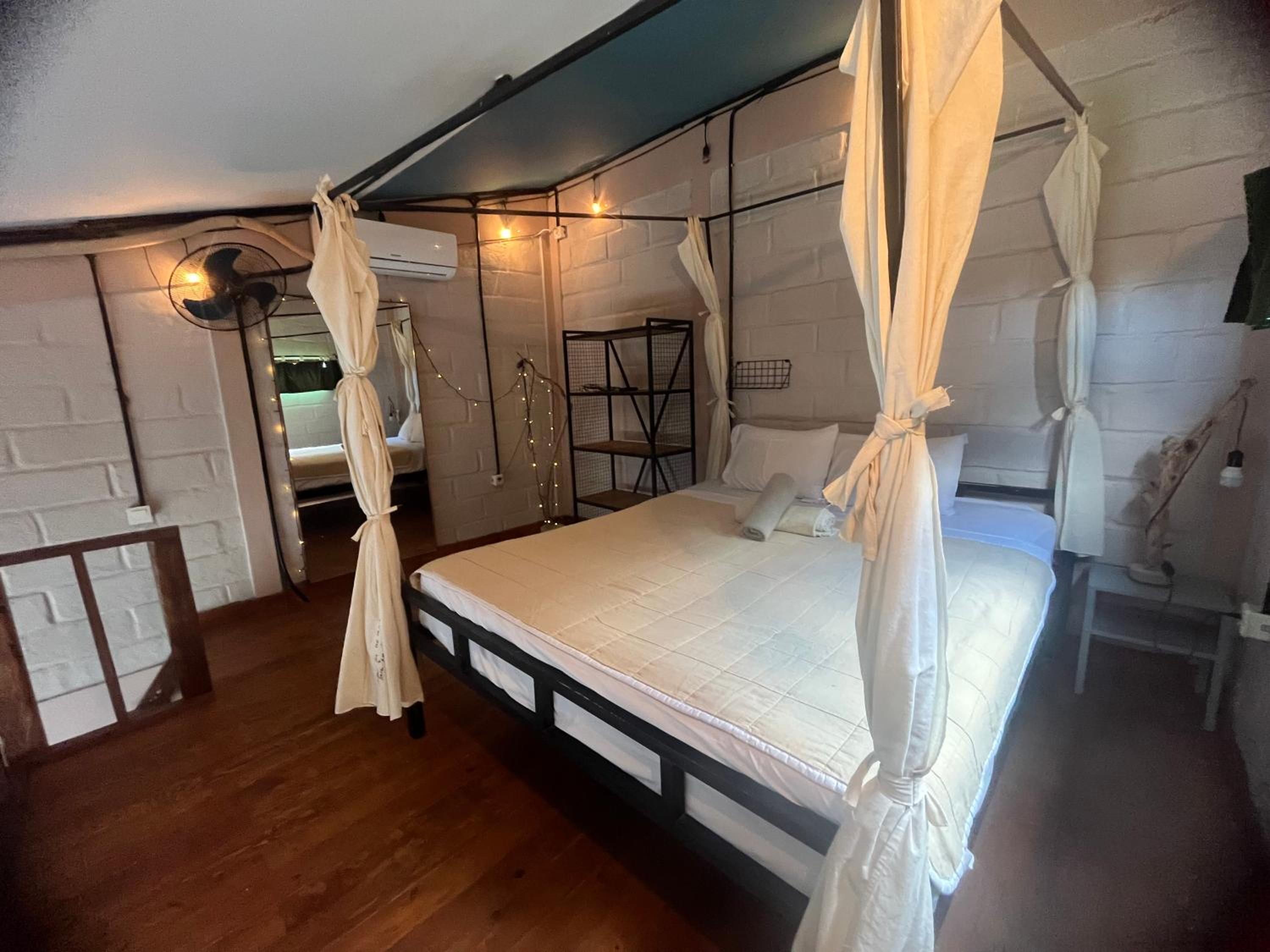 Surf Loft with Private Kitchen and Shared Pool Canggu view 5