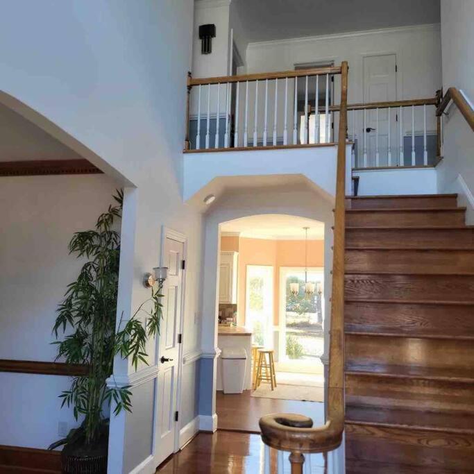 Cozy House located in a Friendly Neighborhood! view 2