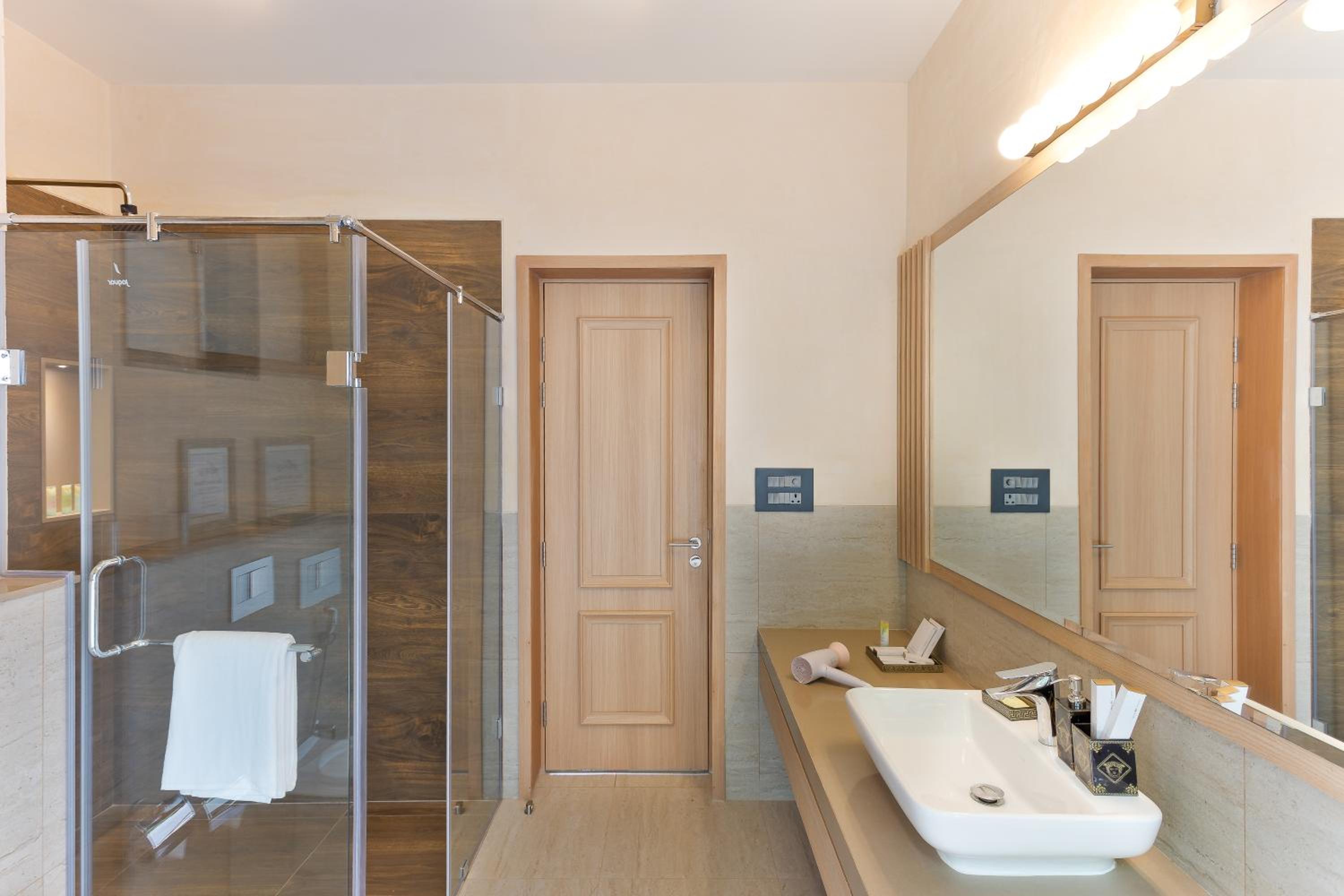 Melhor Stays villas - L-M304 Luxurious 3BHK villa with private pool, Anjuna view 2