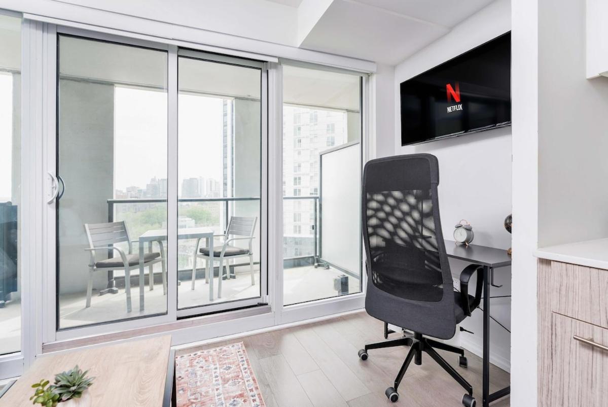 Chic Studio by Eaton Centre