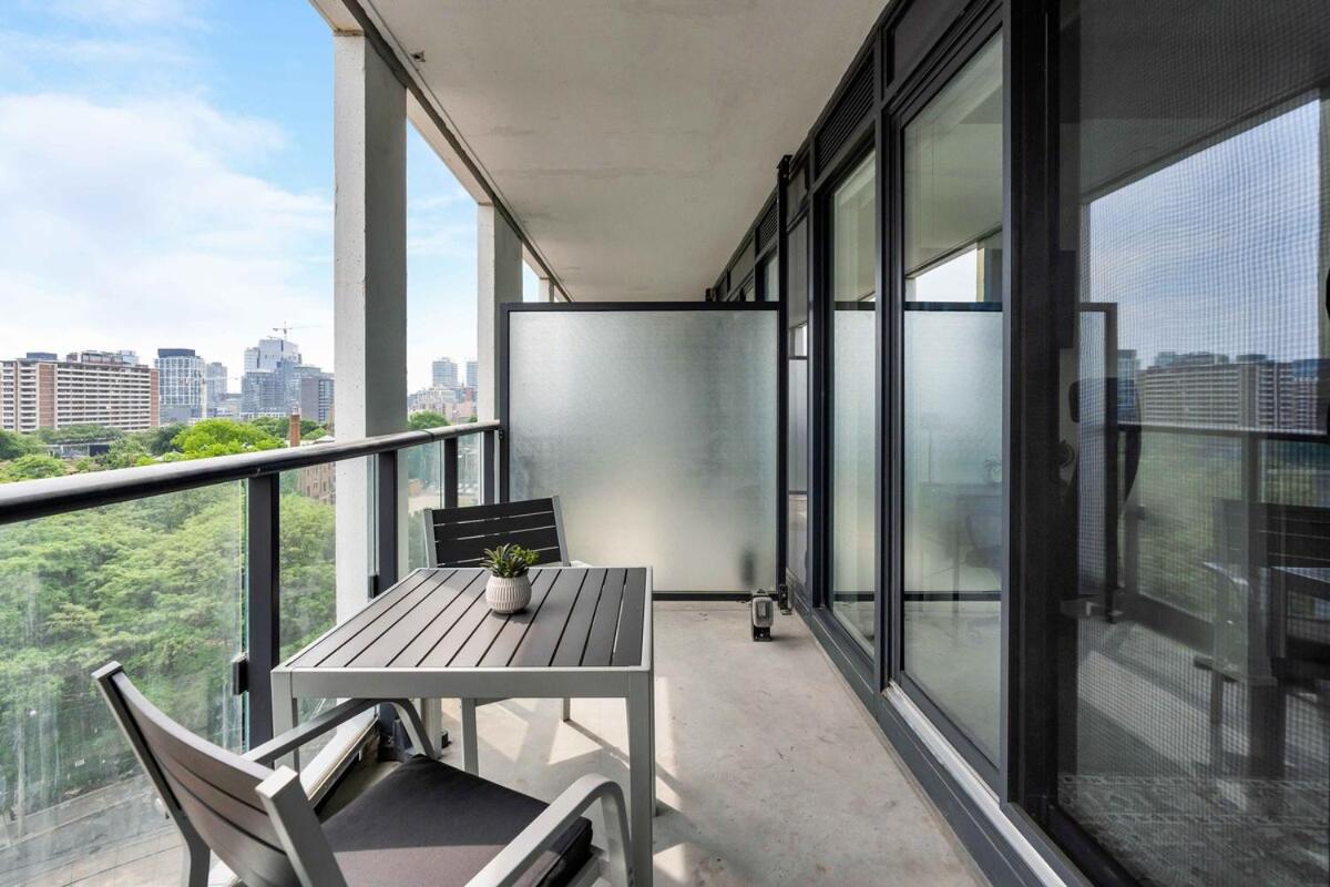 Chic Studio by Eaton Centre