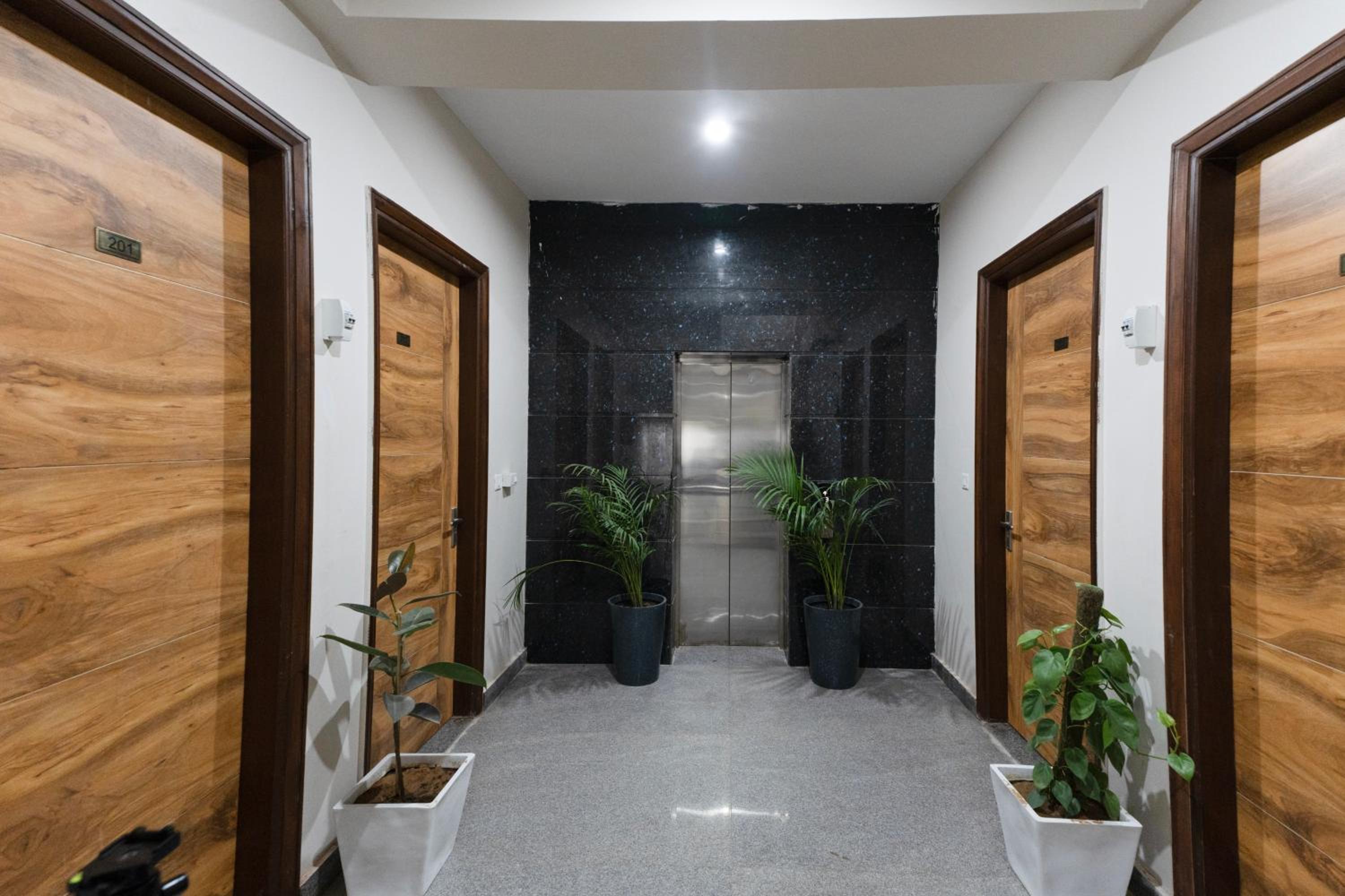 The Lodgers Luxury 1 BHK Serviced Apartment in Gurugram Near Millennium City Centre Metro