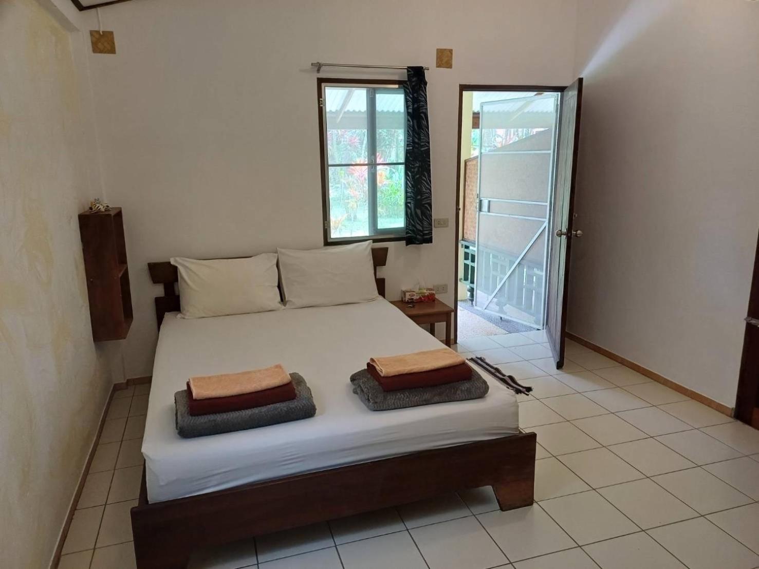 Lake View Bungalows