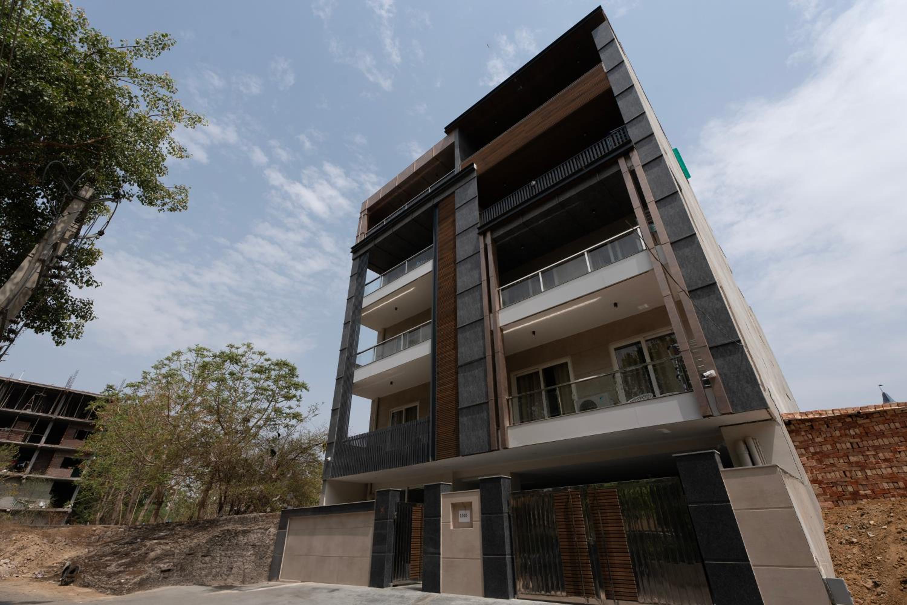 The Lodgers Luxury 1 BHK Serviced Apartment in Gurugram Near Millennium City Centre Metro