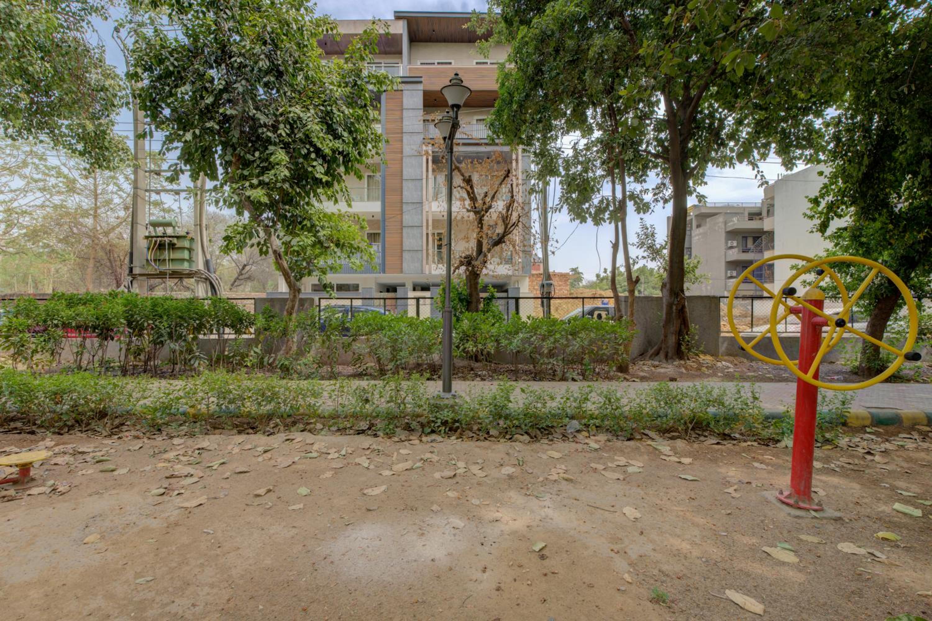 The Lodgers Luxury 1 BHK Serviced Apartment in Gurugram Near Millennium City Centre Metro