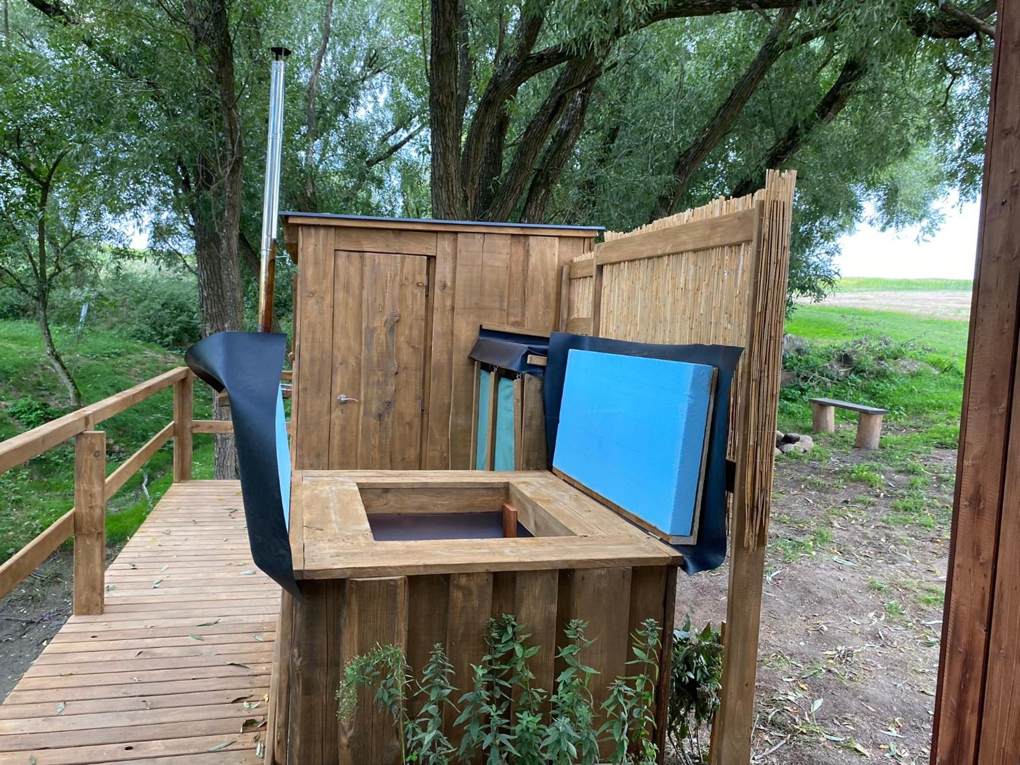 Mini chatka s rybníčkem a saunou