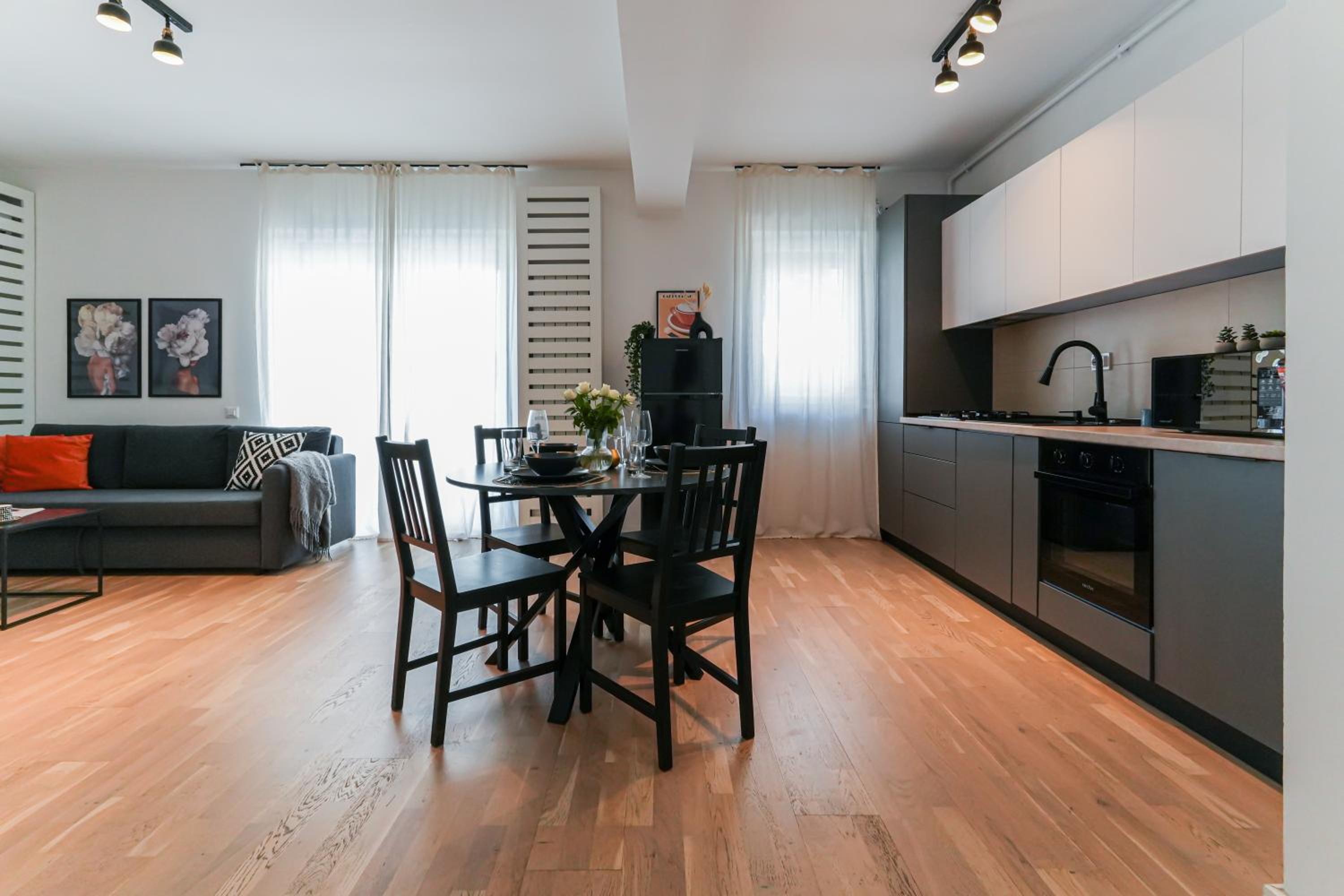 Maria - Modern Apartment with Parking and Workspace view 4