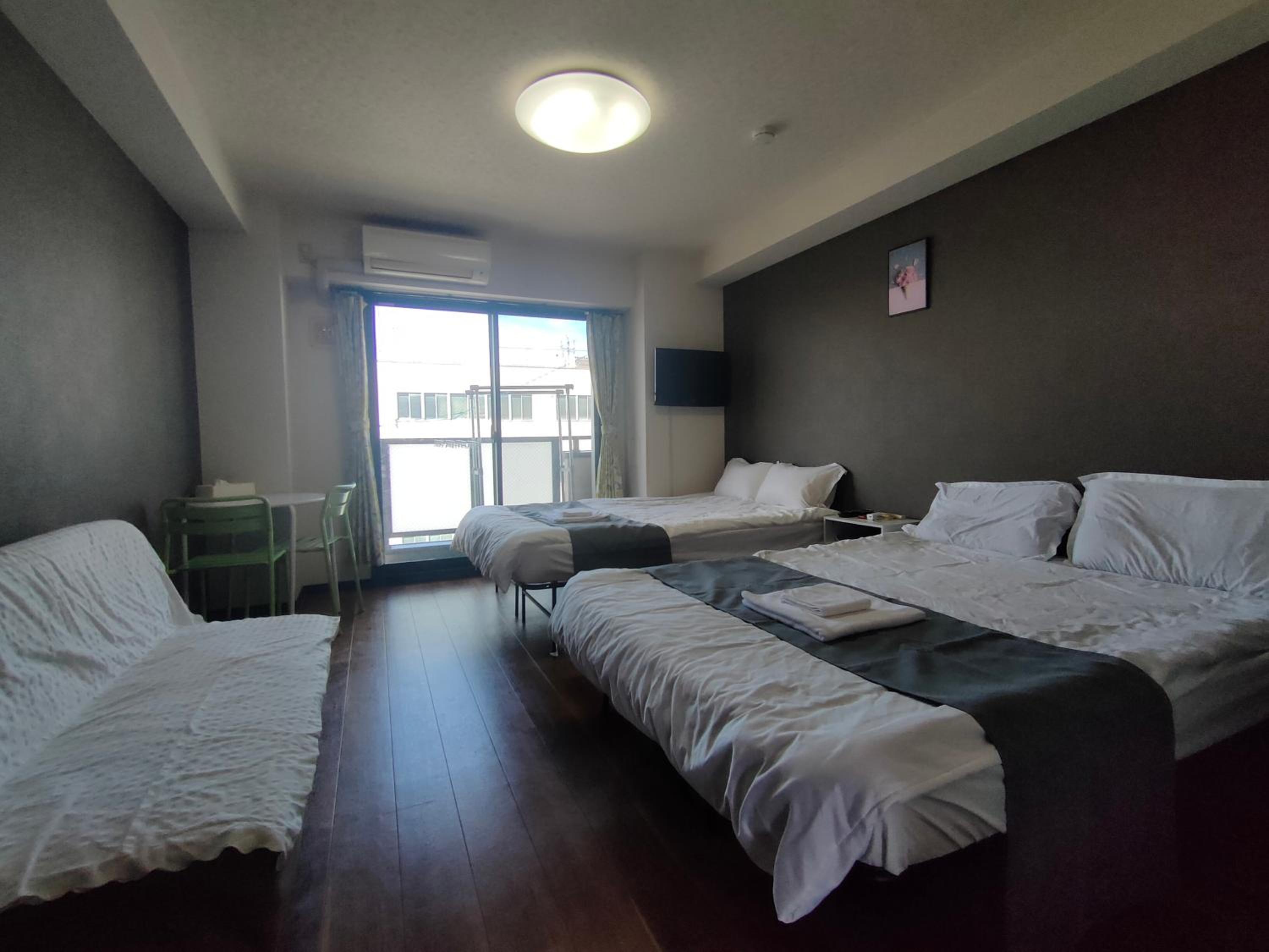 Apartments in the Namba area with airport bus and railway access