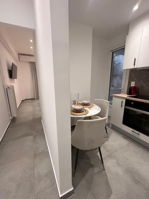 Cozy central apartment with yard photo 5