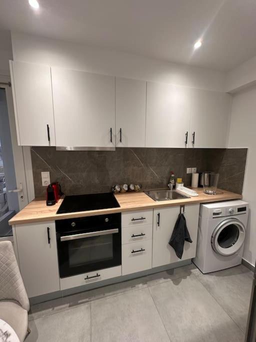 Cozy central apartment with yard photo 4