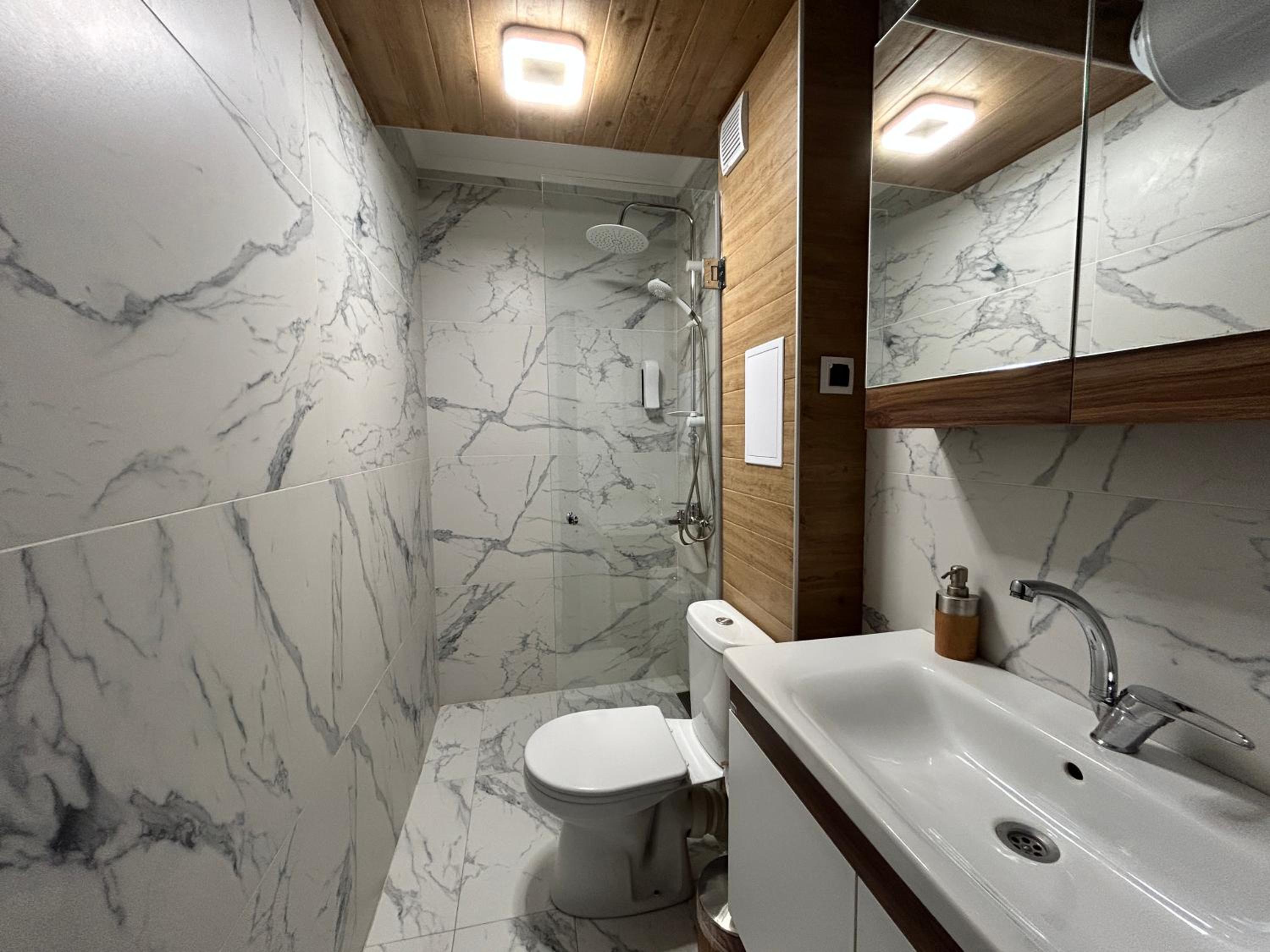 Old Town Apartment 3 with Free Private Parking