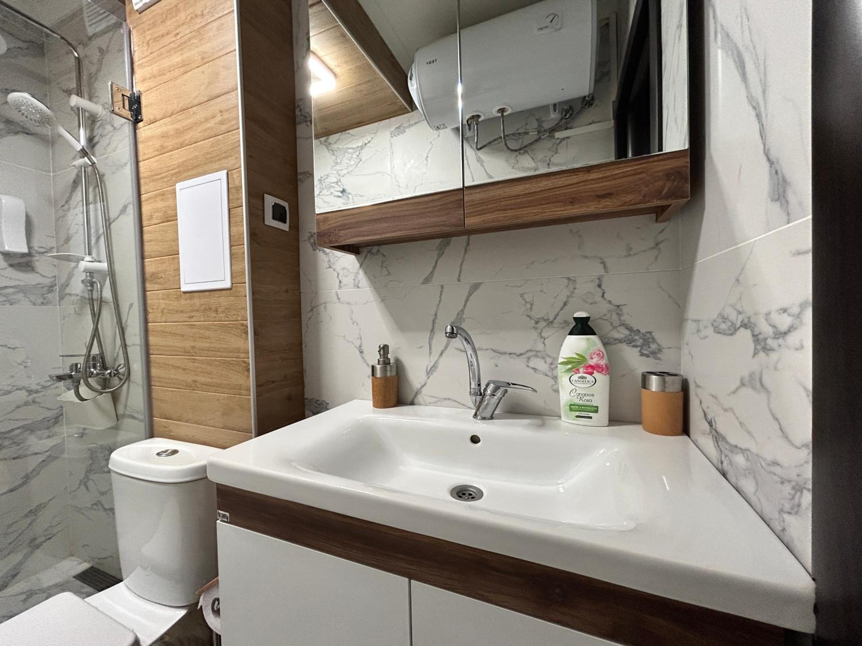 Old Town Apartment 3 with Free Private Parking