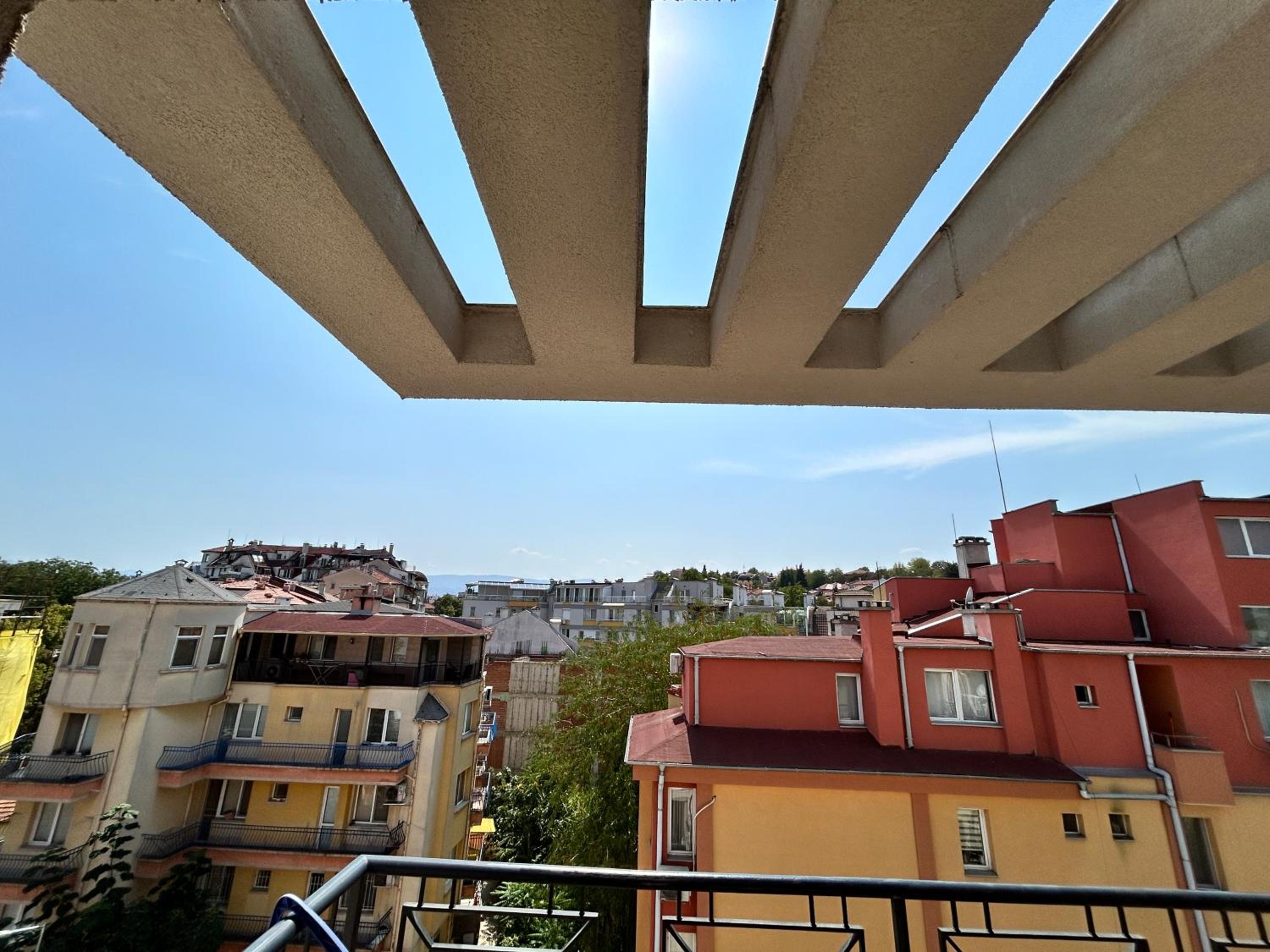 Old Town Apartment 3 with Free Private Parking