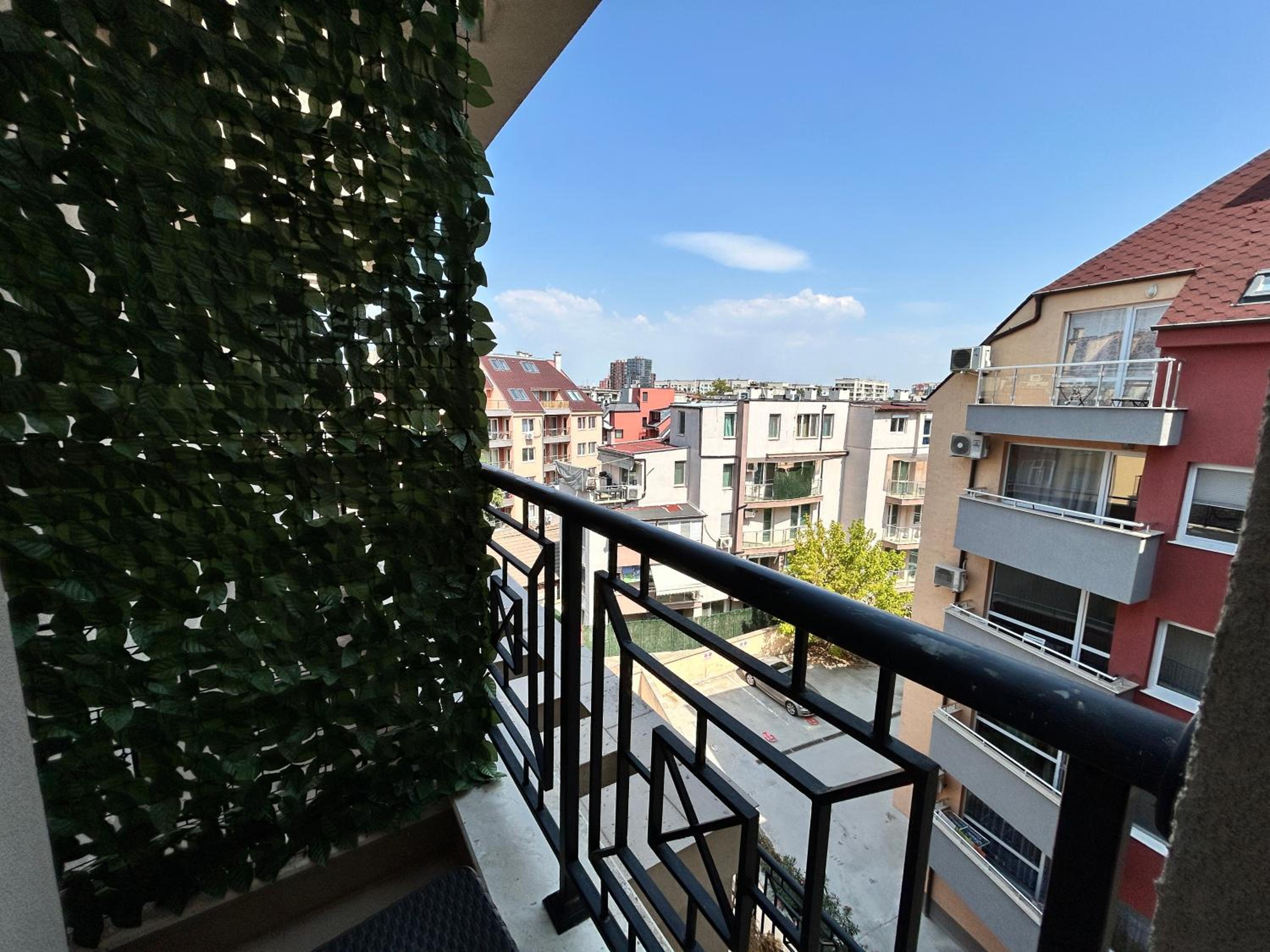 Old Town Apartment 3 with Free Private Parking
