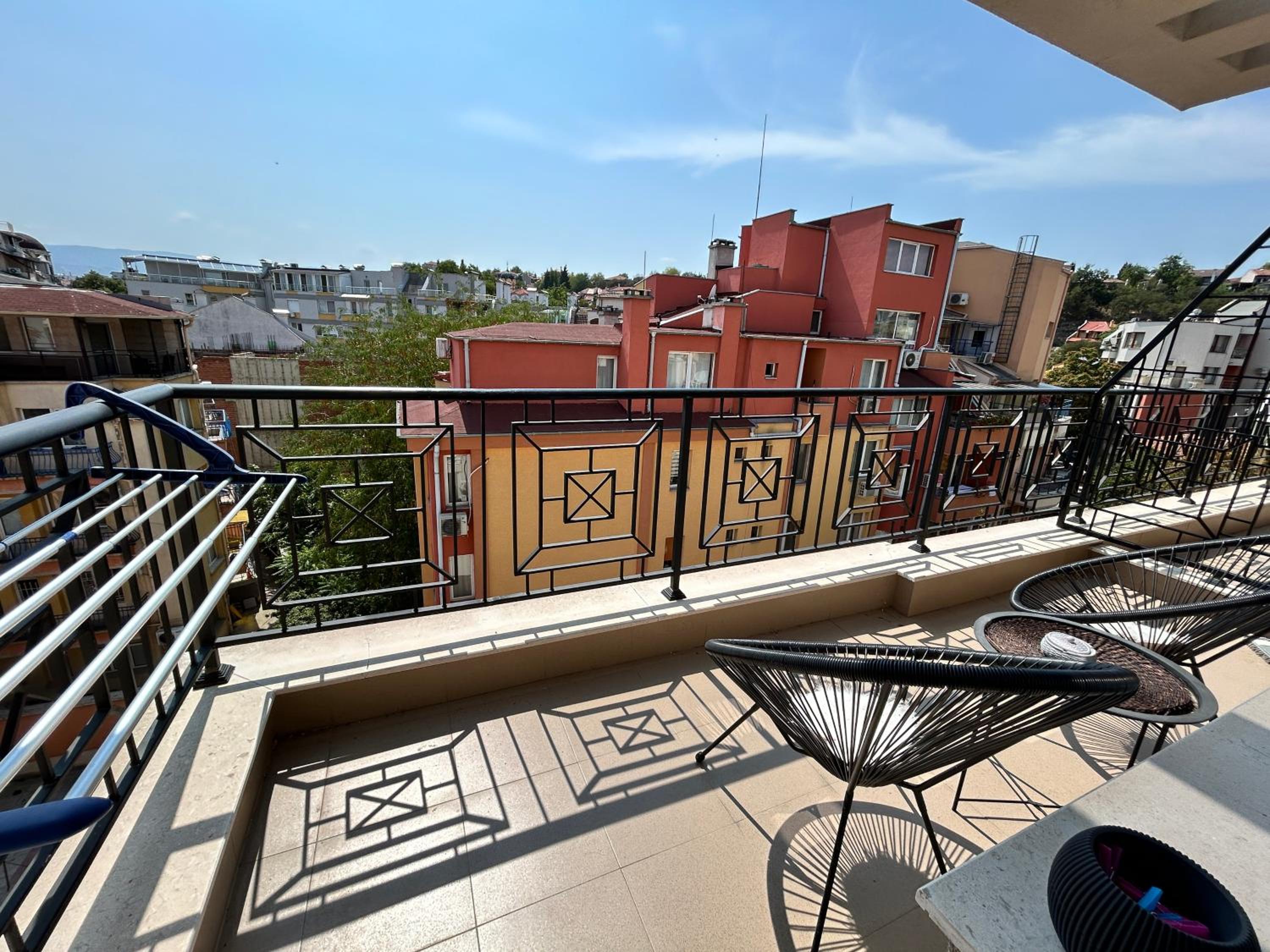Old Town Apartment 3 with Free Private Parking
