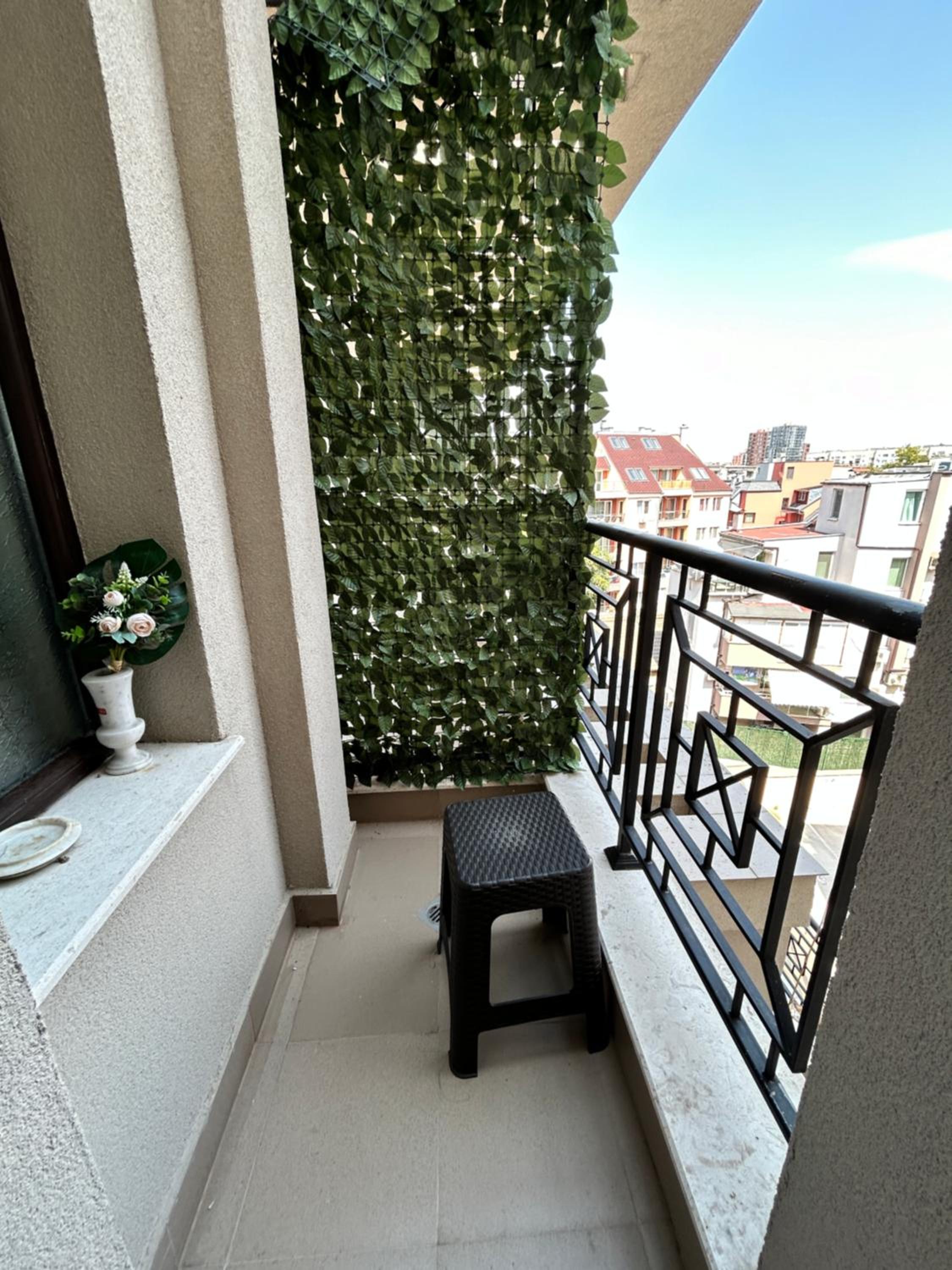 Old Town Apartment 3 with Free Private Parking
