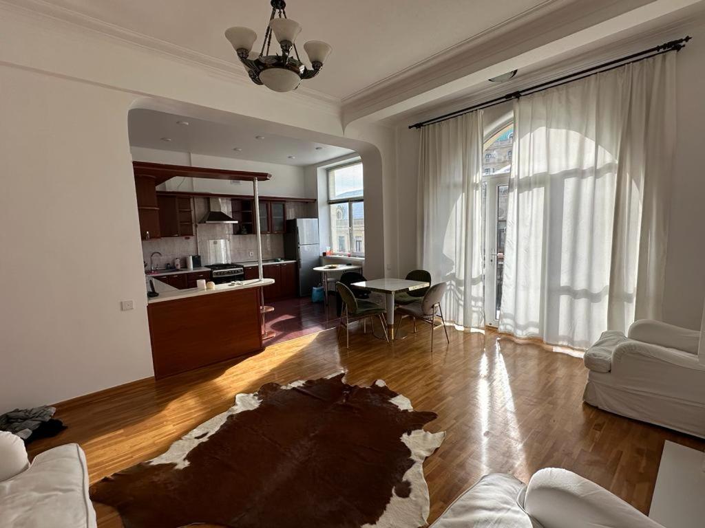 Boulevard apartment