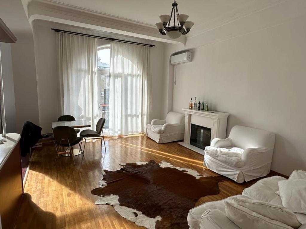 Boulevard apartment