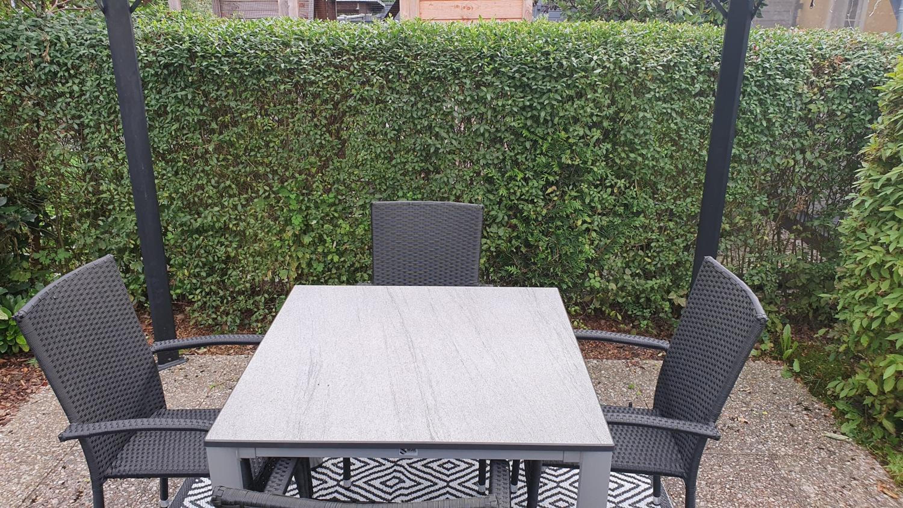 Ferienwohnung Schlossblick Direkt gegenüber dem Schloss, Rhododendronpark mit Terrasse und WLAN