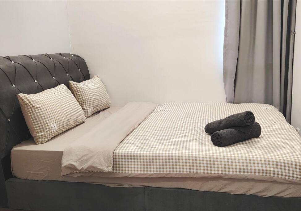 GM B-1205 TWO BEDROOMS Cozy Netflix BySTAY