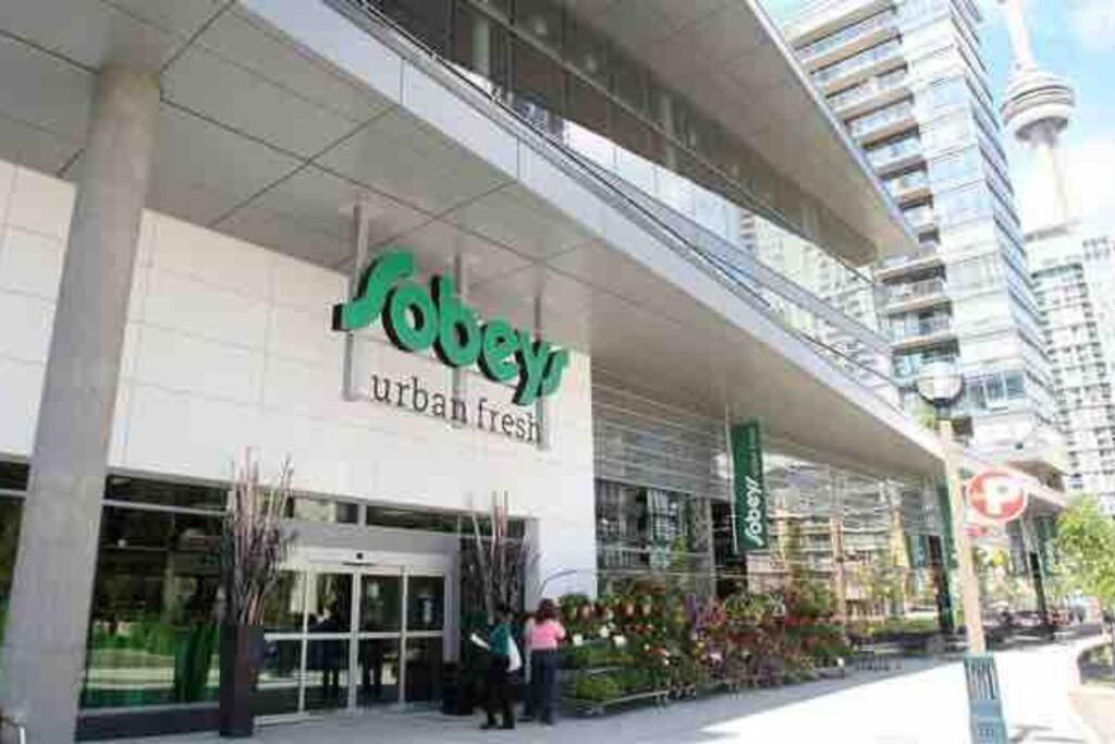 Comfy 1BR & Den with Balcony- Close to CN Tower