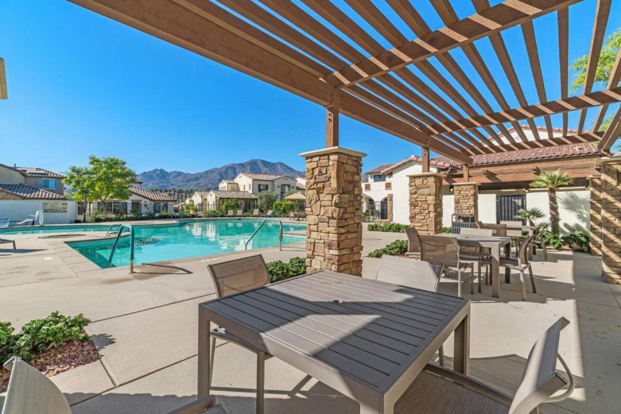 Golfers Dream Home Pool and Spa at PGA West Signature Putting Green Course view 4