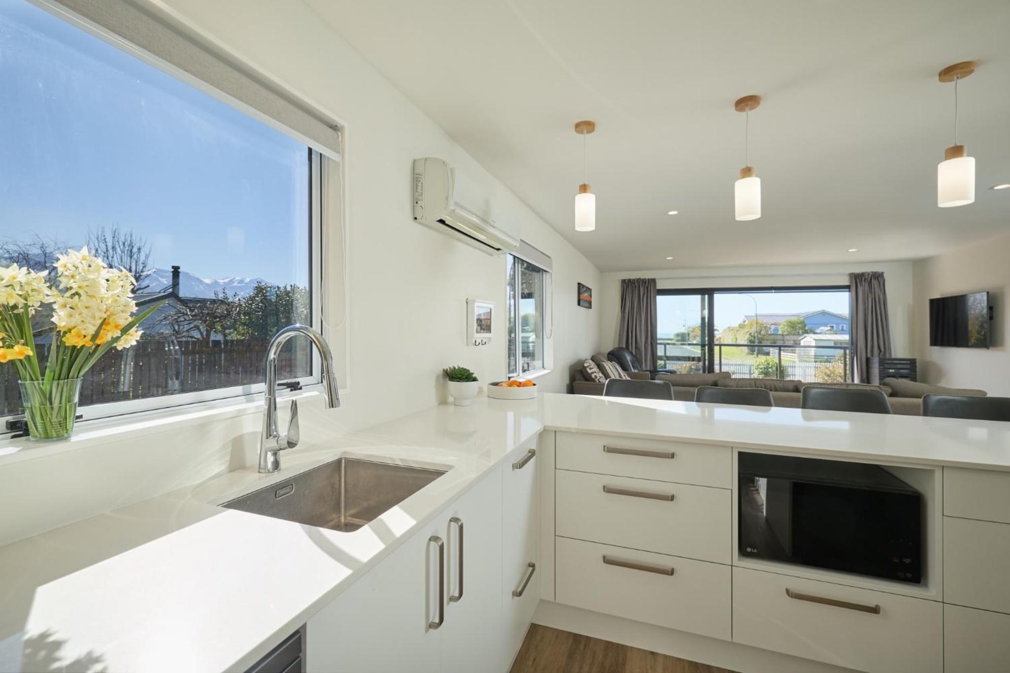 Ocean Vista Modern Home Central view 4