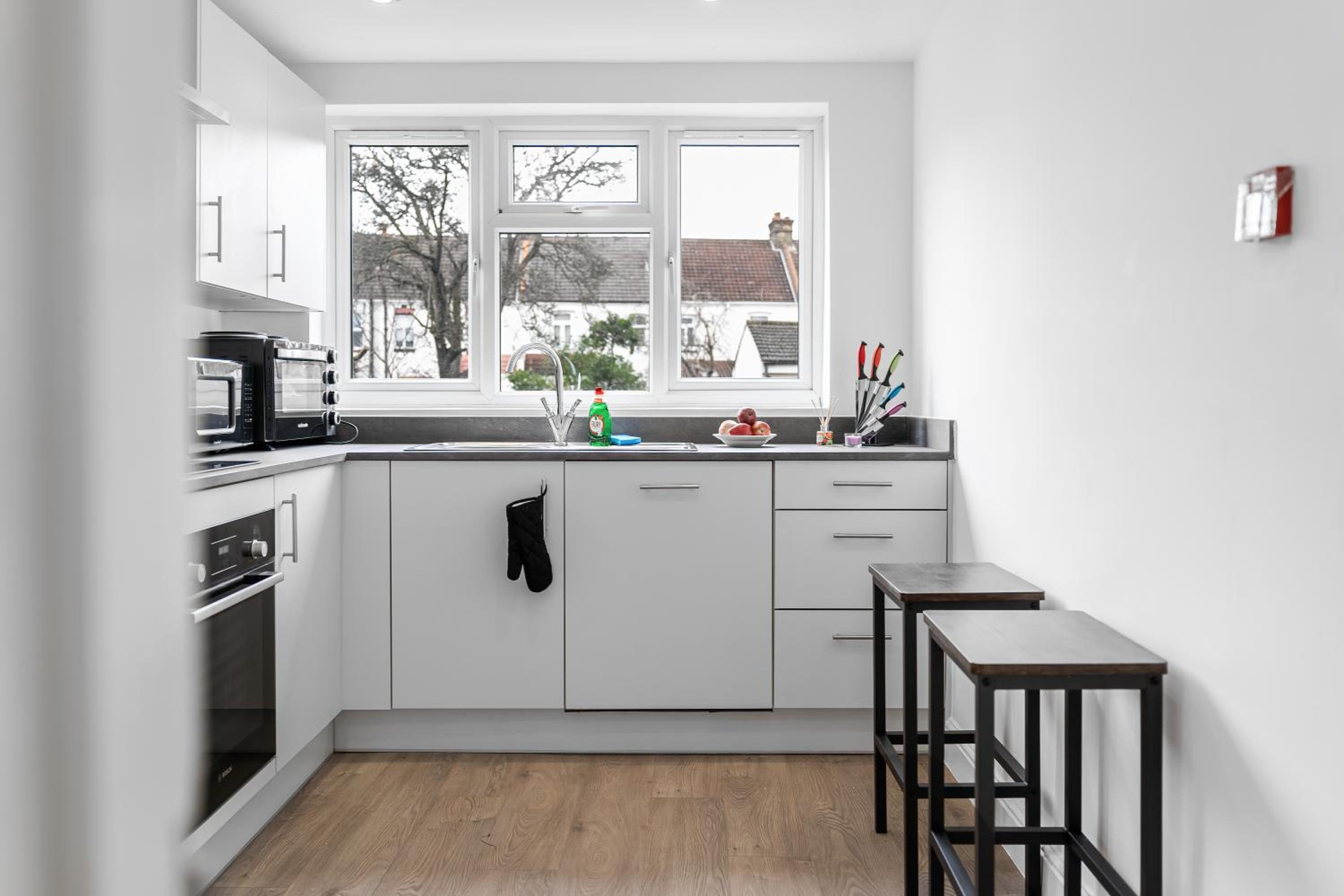 En-Suite Studio Rooms By LiveStay Short Lets & Serviced Accommodation London near Wembley Stadium