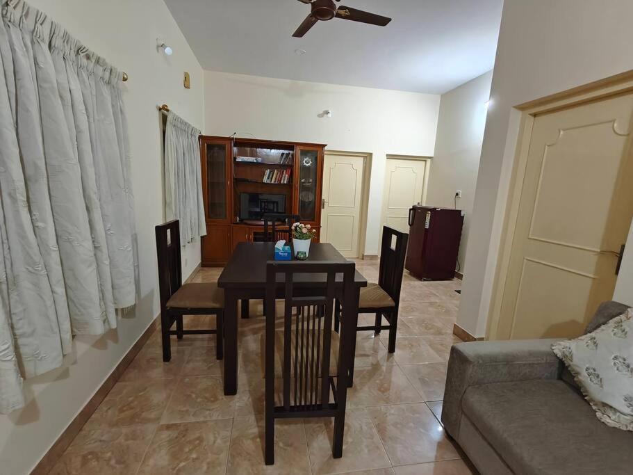 Cozy Stay 80ft Rd Indiranagar 2BHK 2BTH view 2