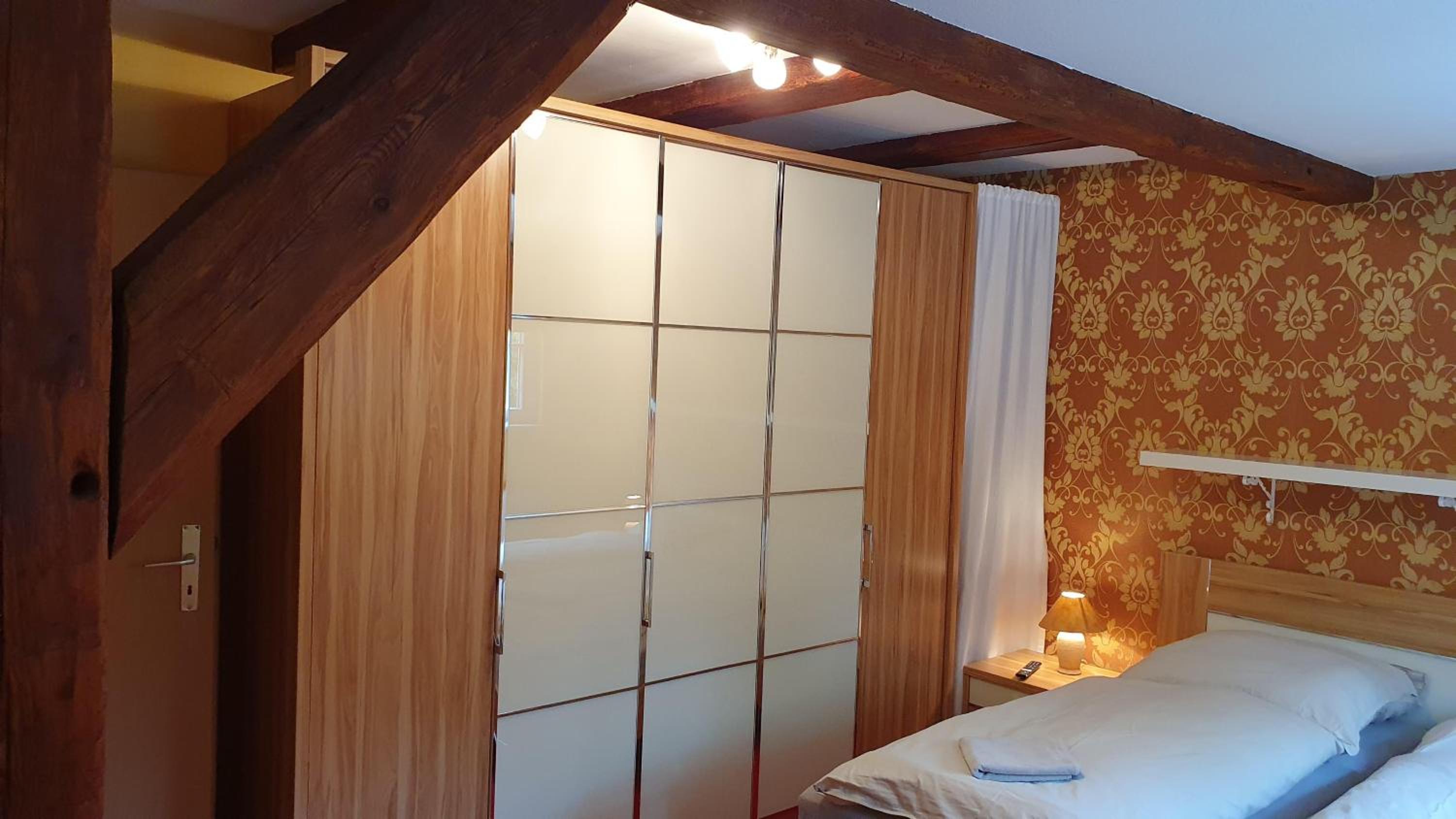 Ferienwohnung Schlossblick Direkt gegenüber dem Schloss, Rhododendronpark mit Terrasse und WLAN