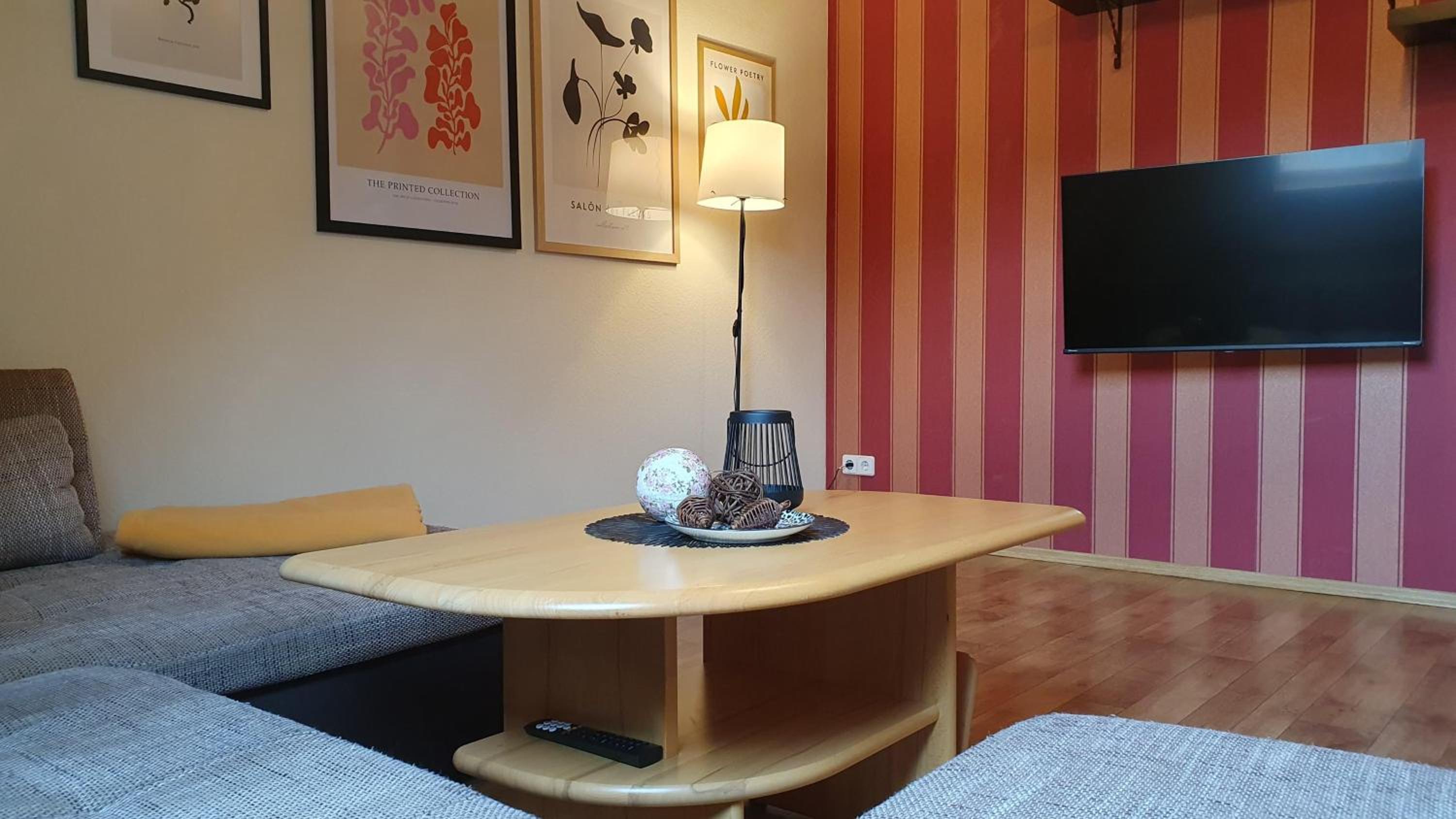 Ferienwohnung Schlossblick Direkt gegenüber dem Schloss, Rhododendronpark mit Terrasse und WLAN