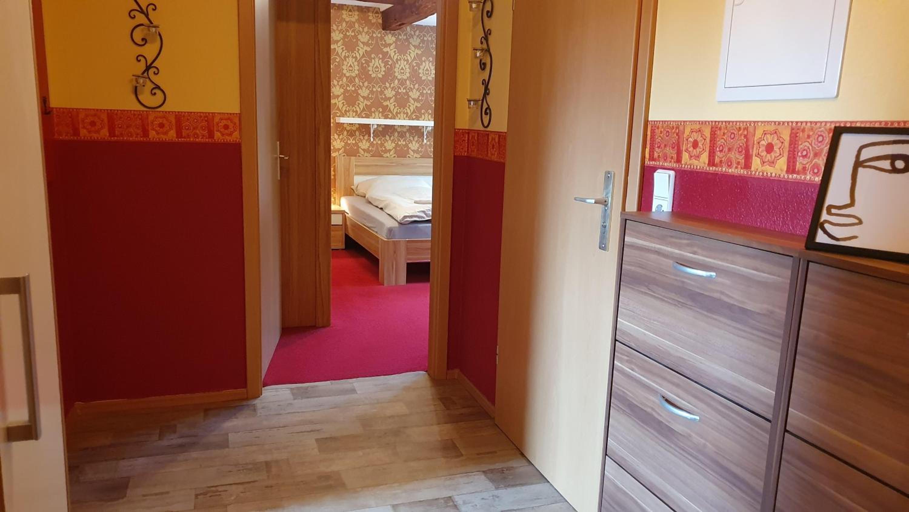 Ferienwohnung Schlossblick Direkt gegenüber dem Schloss, Rhododendronpark mit Terrasse und WLAN
