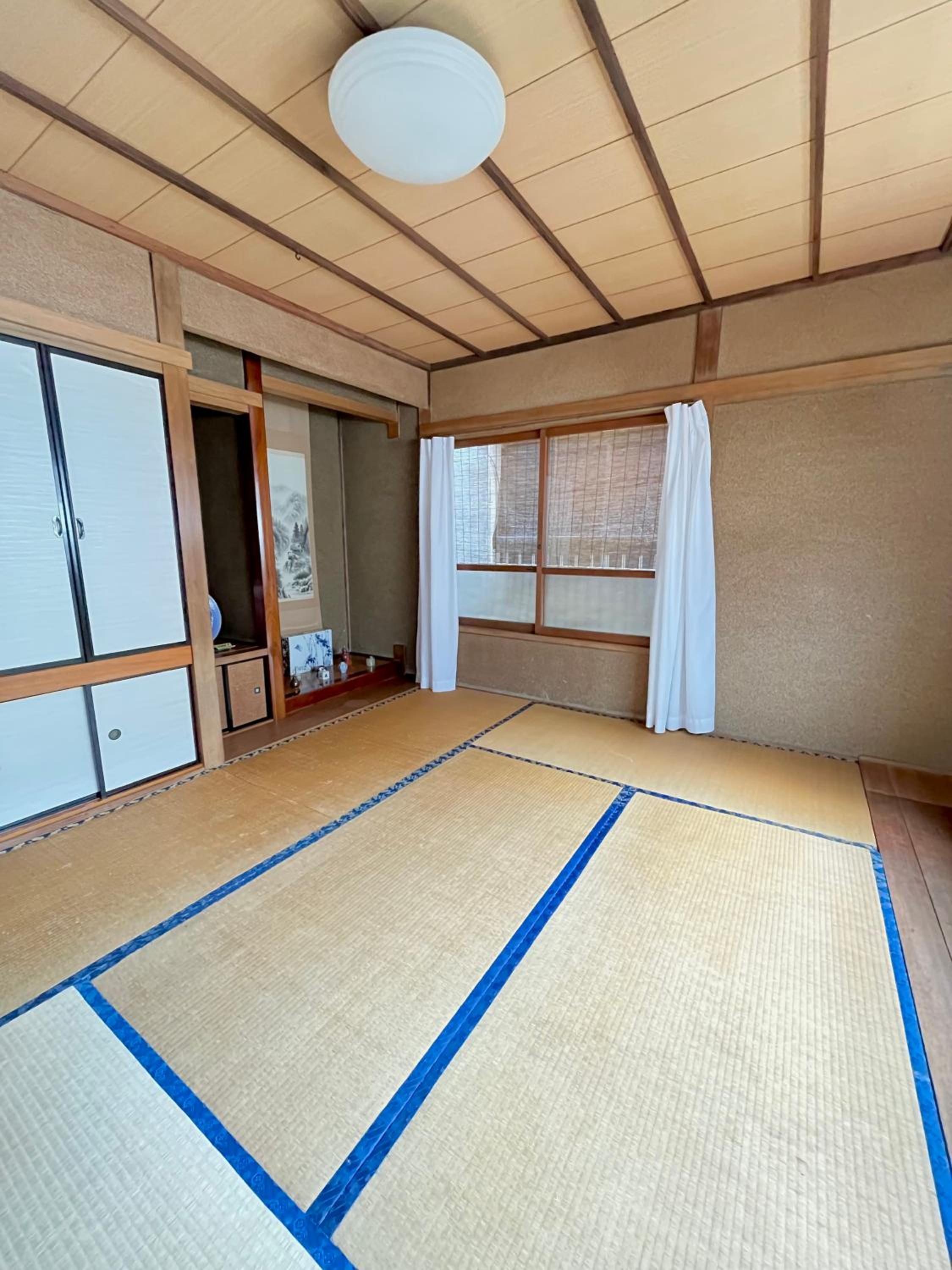 BLUE HOUSE - Traditional Home - 5min, Beach, Bus, Train